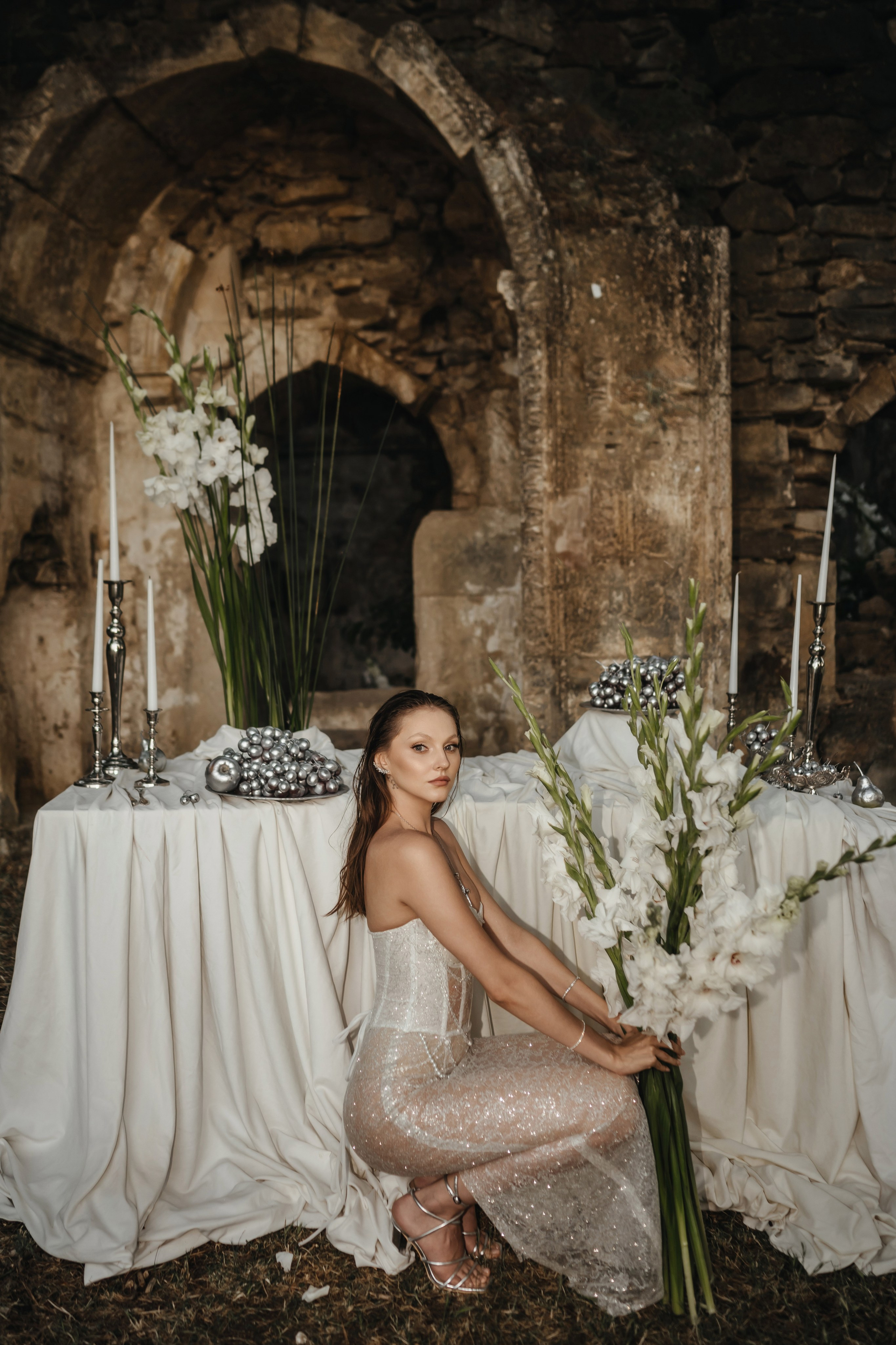 Свадебная фотосессия, свадьба, лавстори, утро невесты, совместные сборы, идеи для фотосессии, жених и невеста, позирование, позы для фотосессии, свадебные сборы, сьемка в студии, свадебная съемка, тренды свадьба, свадебные тренды, свадебный декор, позинг,свадебный макияж, детали, детали на свадьбу, приглашения на свадьбу, свадебная причёска, невеста, фото невесты гладиолусы на свадьбе,свадьба с гладиолусами ,невеста и гладиолусы 