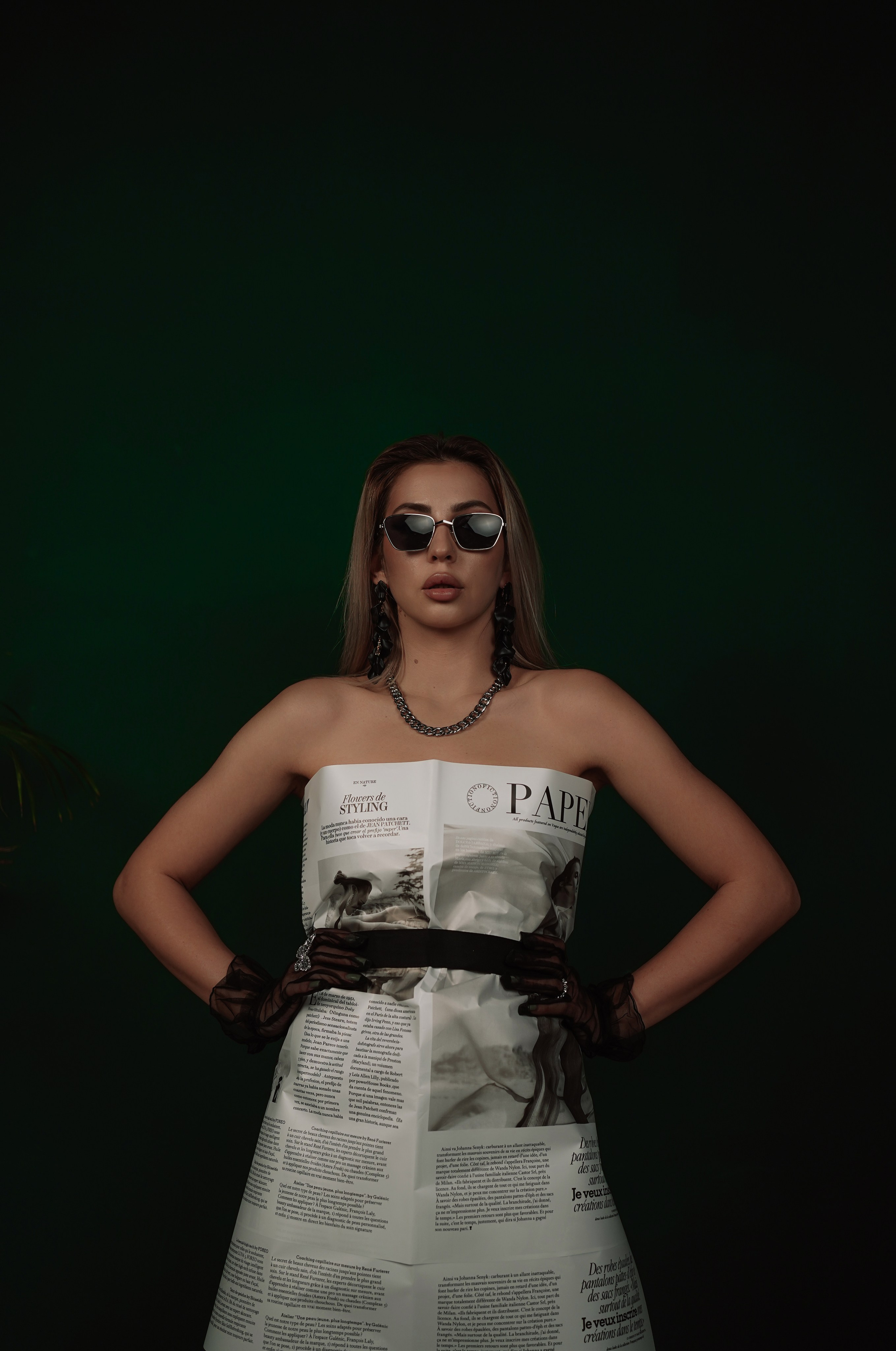 Фотостудия Рафинад. Женский фотограф Новочеркасск, Ростов-на-Дону, Шахты. Девушка в газете. Свадебный фотограф в Ростове-на-Дону. Таинство Крещения и Венчания, семейные фотосессии. Алёна Чёботова