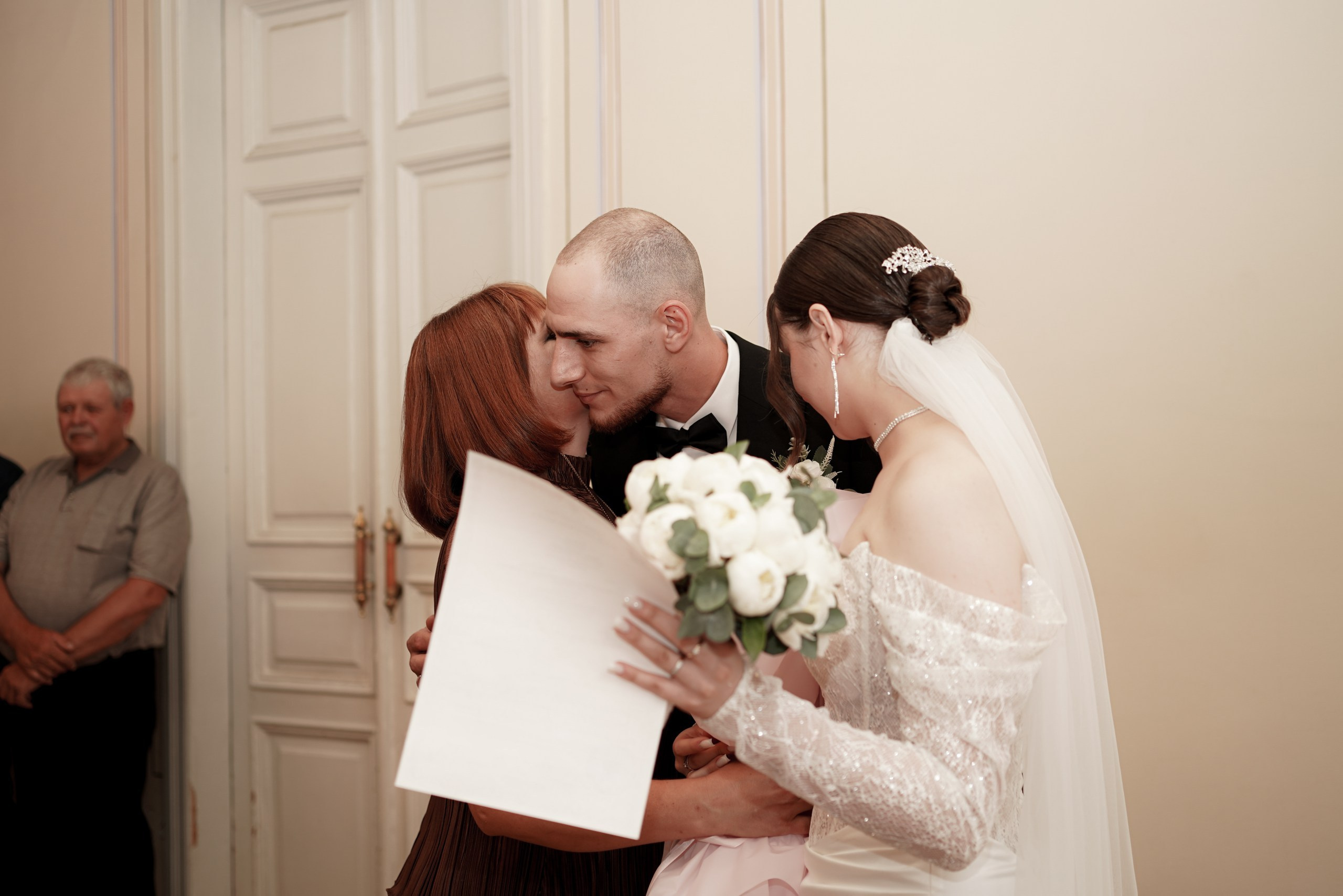 Эдуард и Анастасия на свадебной фотосессии в Новочеркасске. Свадебный фотограф в Ростове-на-Дону. Таинство Крещения и Венчания, семейные фотосессии. Алёна Чёботова