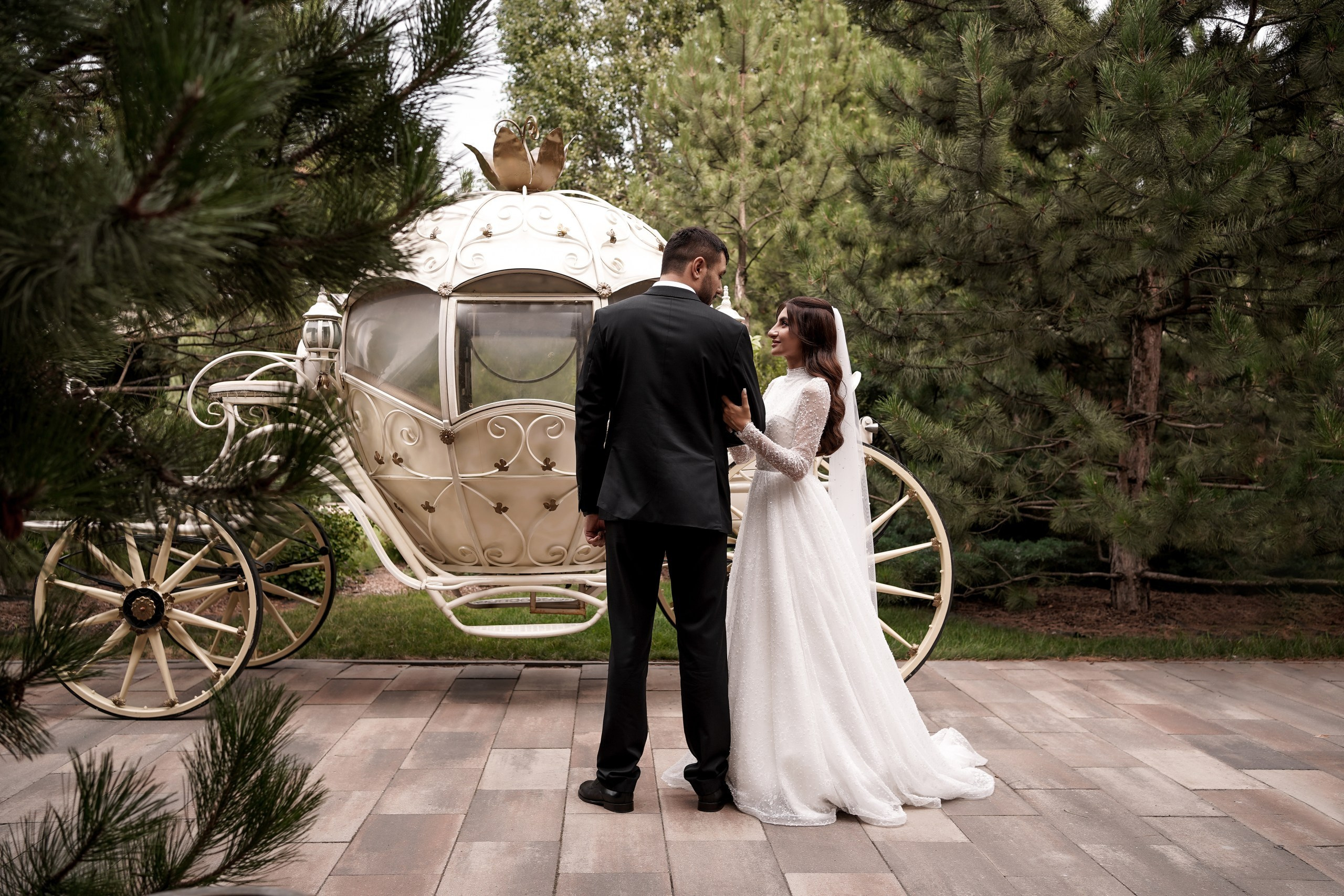 Свадебная фотосессия в отеле «Графский парк». Фотограф Ростов-на-Дону. Абдул и Фируза. Свадебный фотограф в Ростове-на-Дону. Таинство Крещения и Венчания, семейные фотосессии. Алёна Чёботова