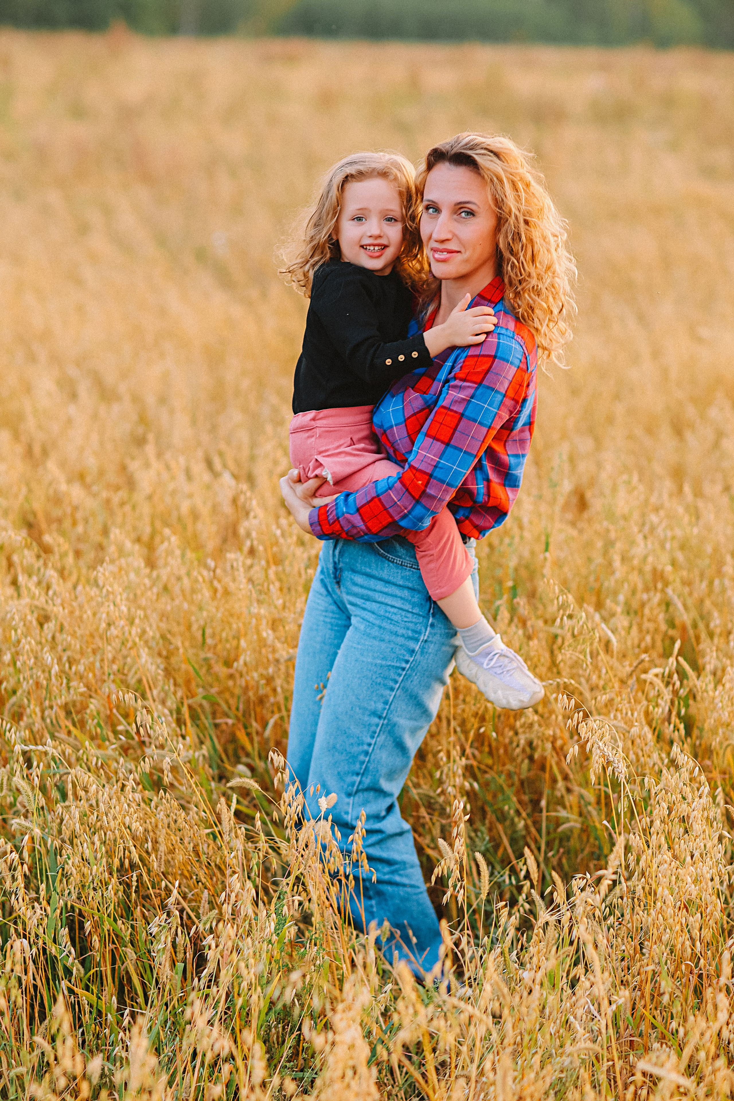 Поле. Семейный фотограф Тюмень, фотограф на роды Салмина Мария