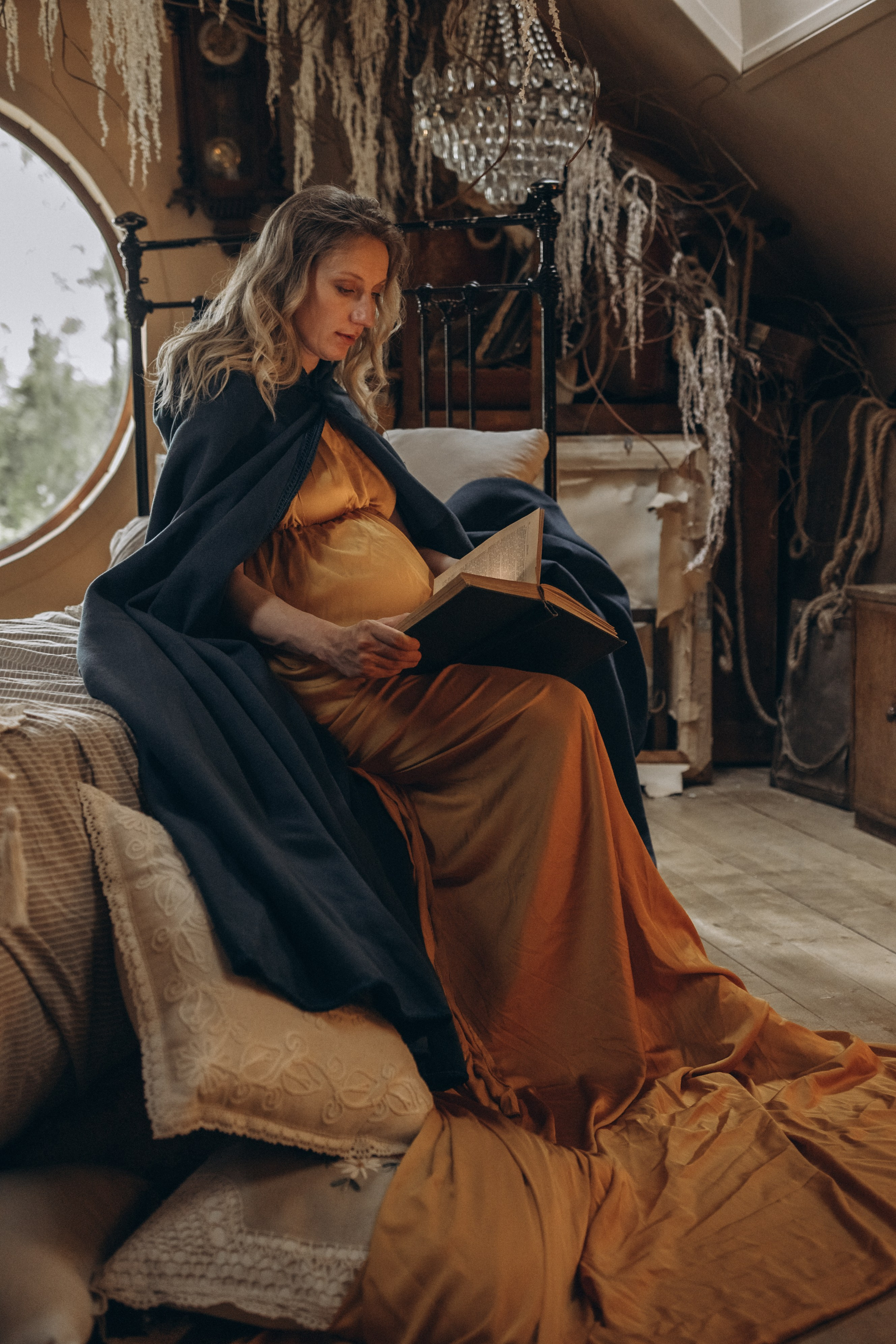 На заброшенном чердаке. Гаврилова Настя семейный фотограф lifestyle в Москве