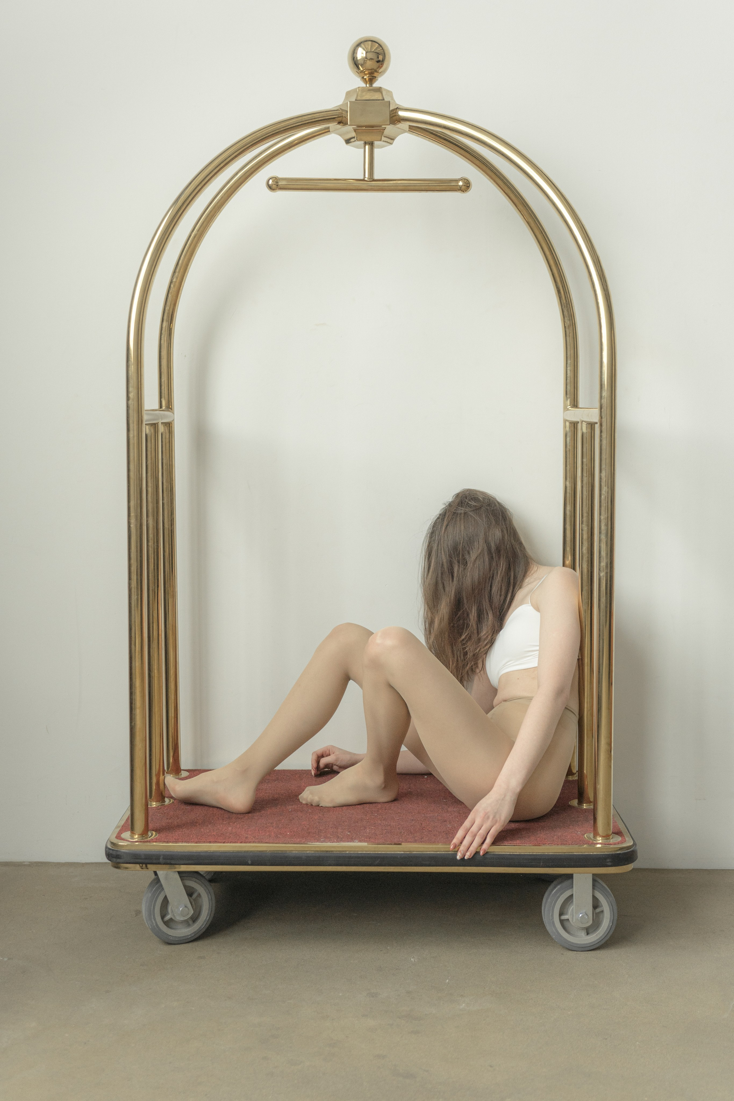 Risking balance. Art photographer Romanda Che