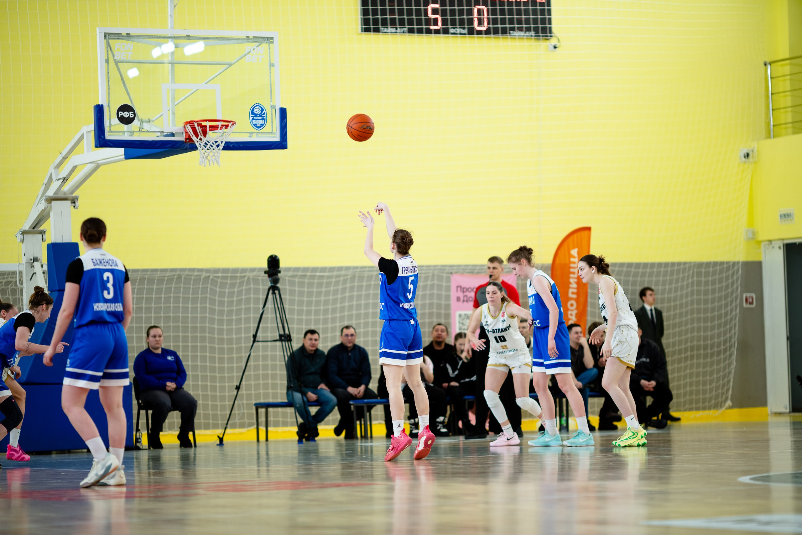 ЧГУ-Атланта — Динамо / 1 игра. Фотография