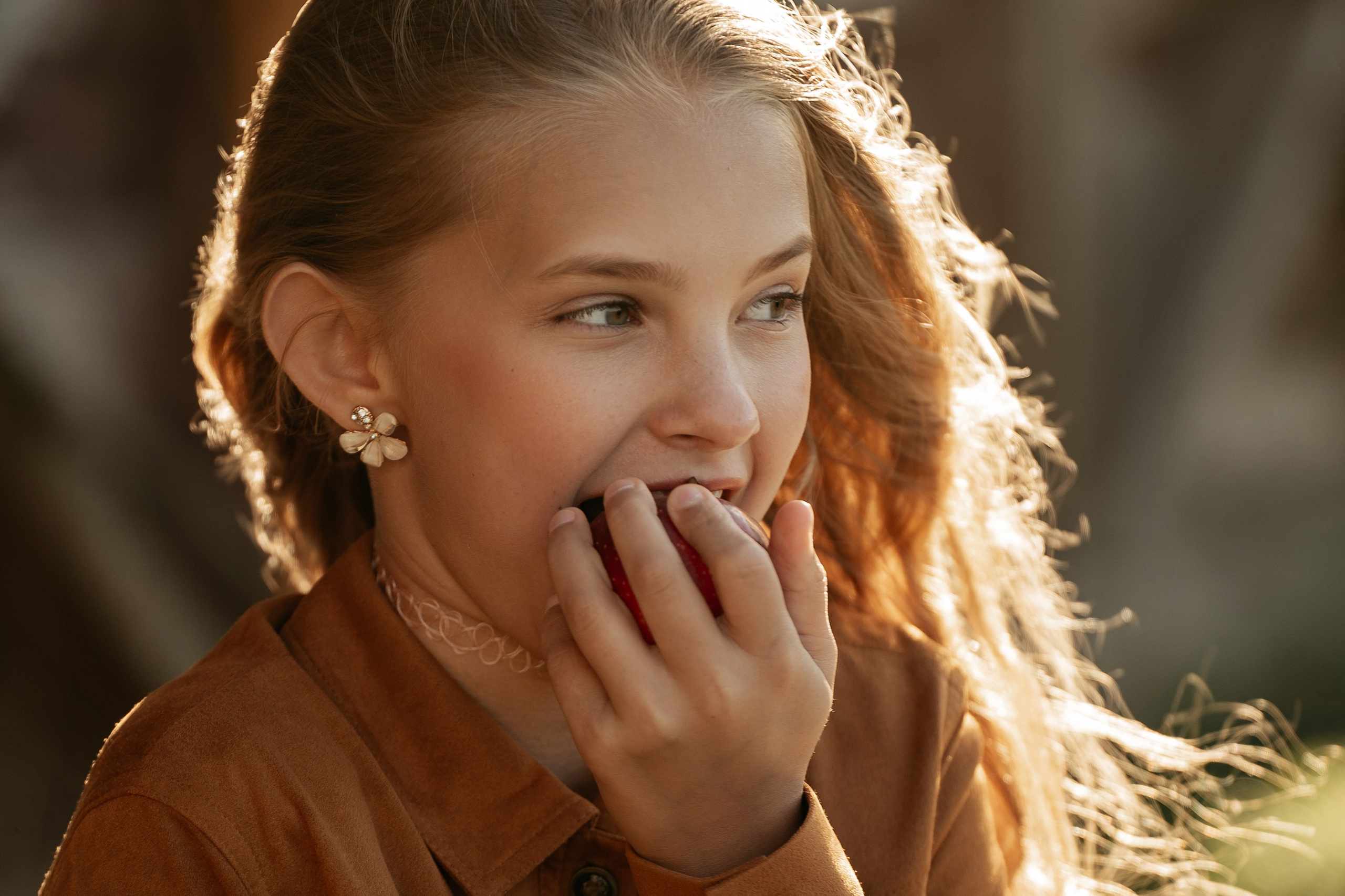 Фотограф Анапа запечатлел золотую осень на семейной фотосессии в яблоневом саду эко-комплекса «Ферма».