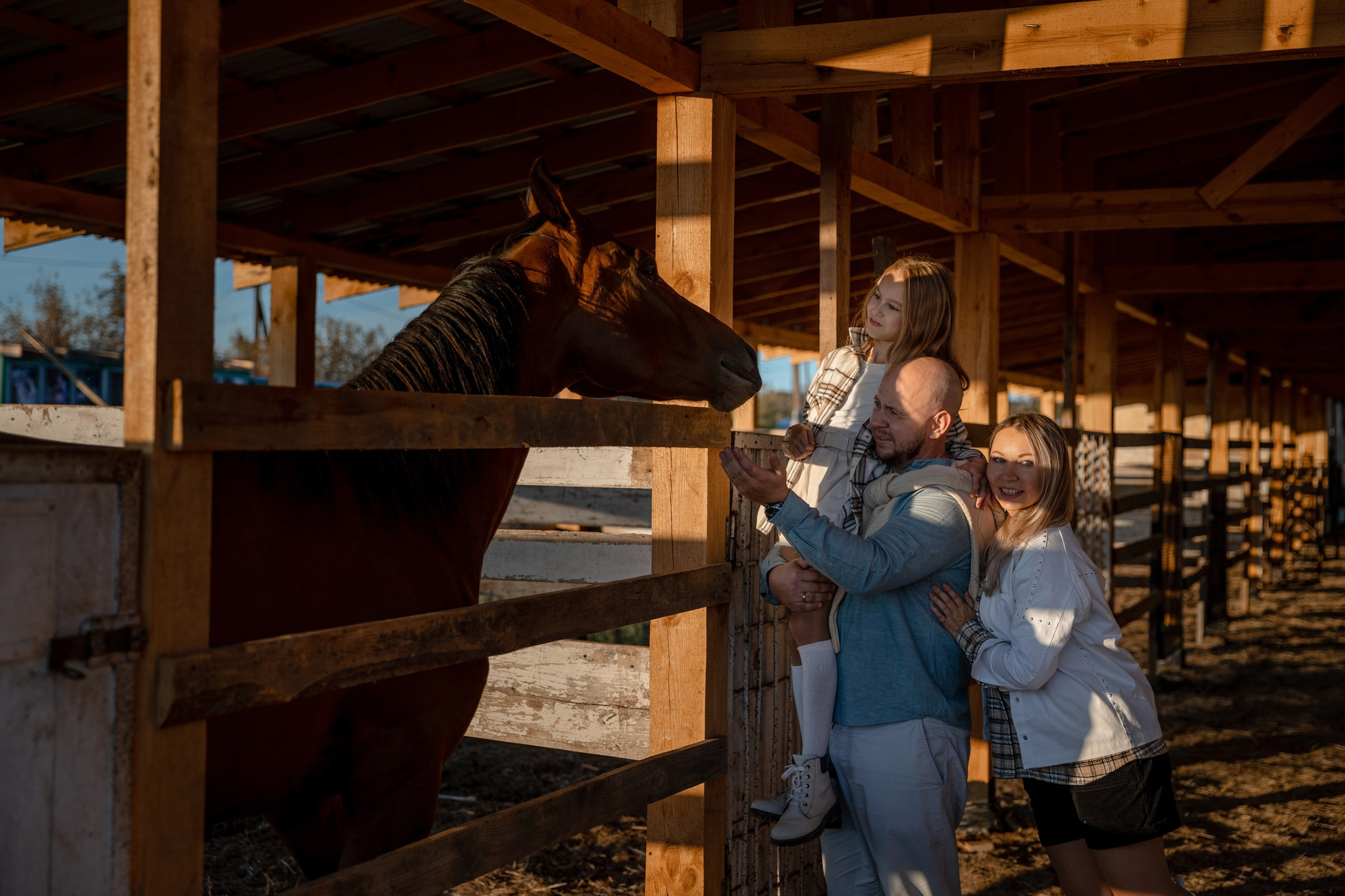 Татьяна с семьёй. Съёмка в конюшне. Татьяна Мирзоян