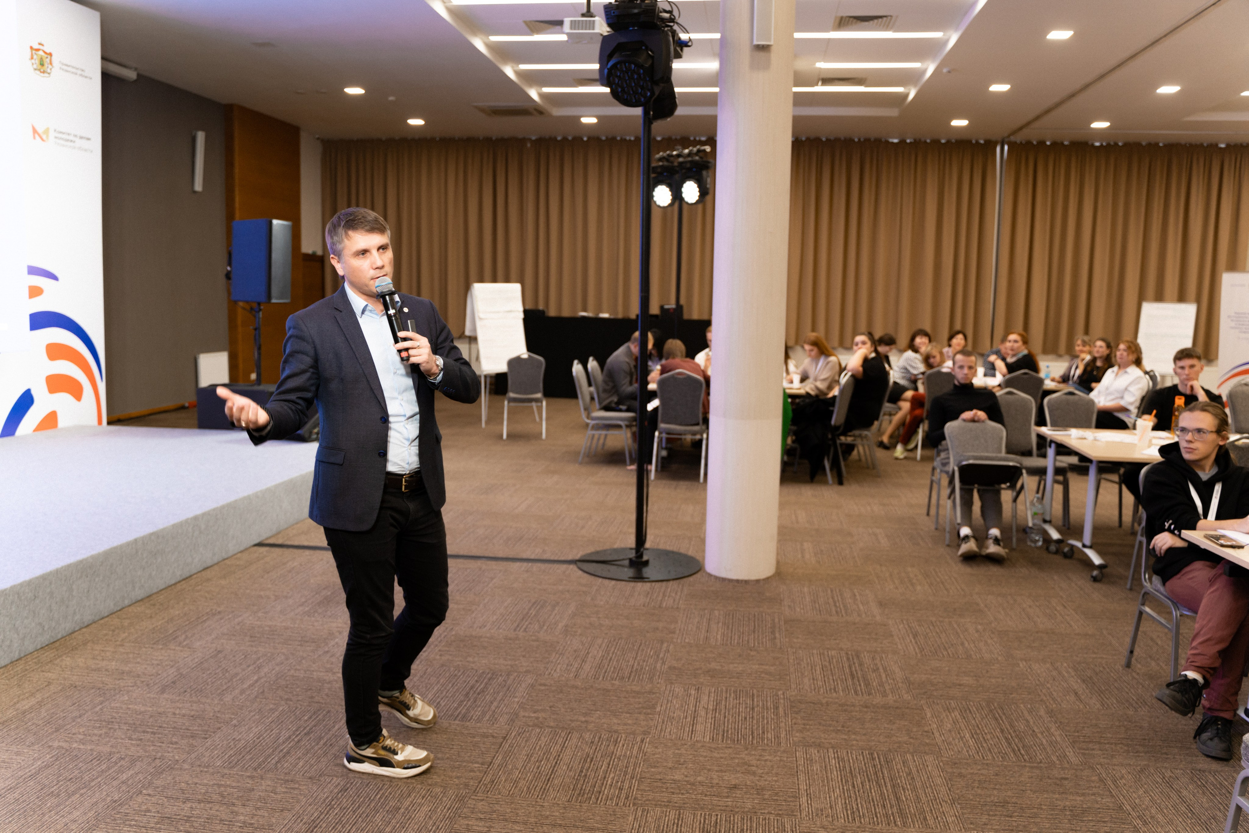 Окружной семинар в сфере профилактики от Росмолодежи в Амаксе 2024. Фотограф Надежда Погребняк | Рязань | Москва