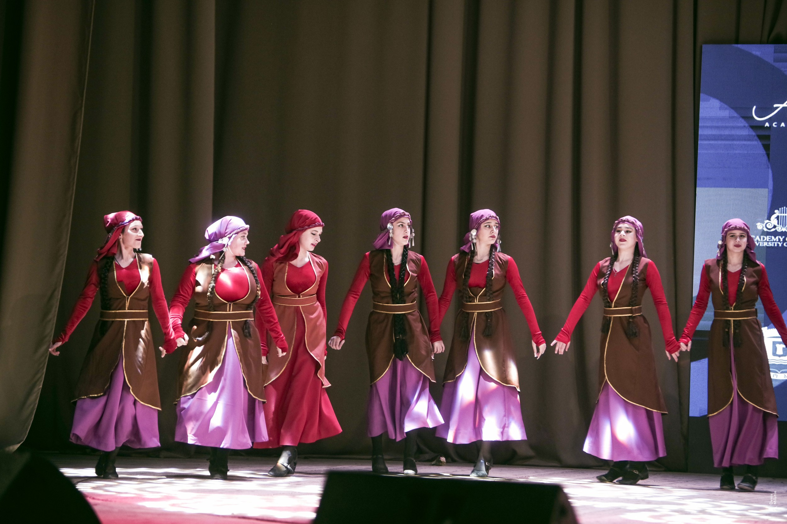 Танцы в Хоби. Портретный фотограф Денис Милютин