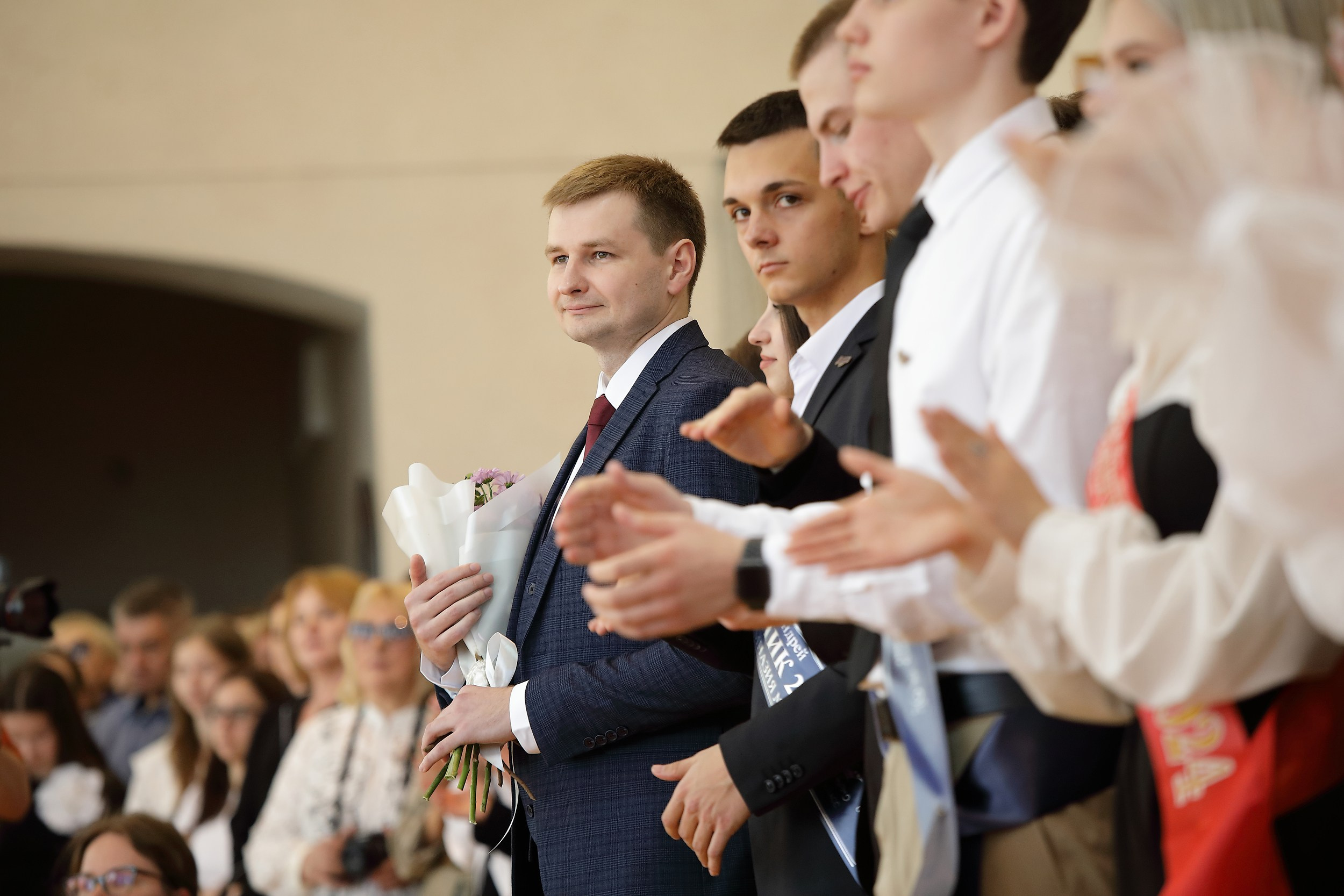 Последний звонок (линейка). Свадебный и семейный фотограф и видеограф в Екатеринбурге Полянские Тимур и Анастасия