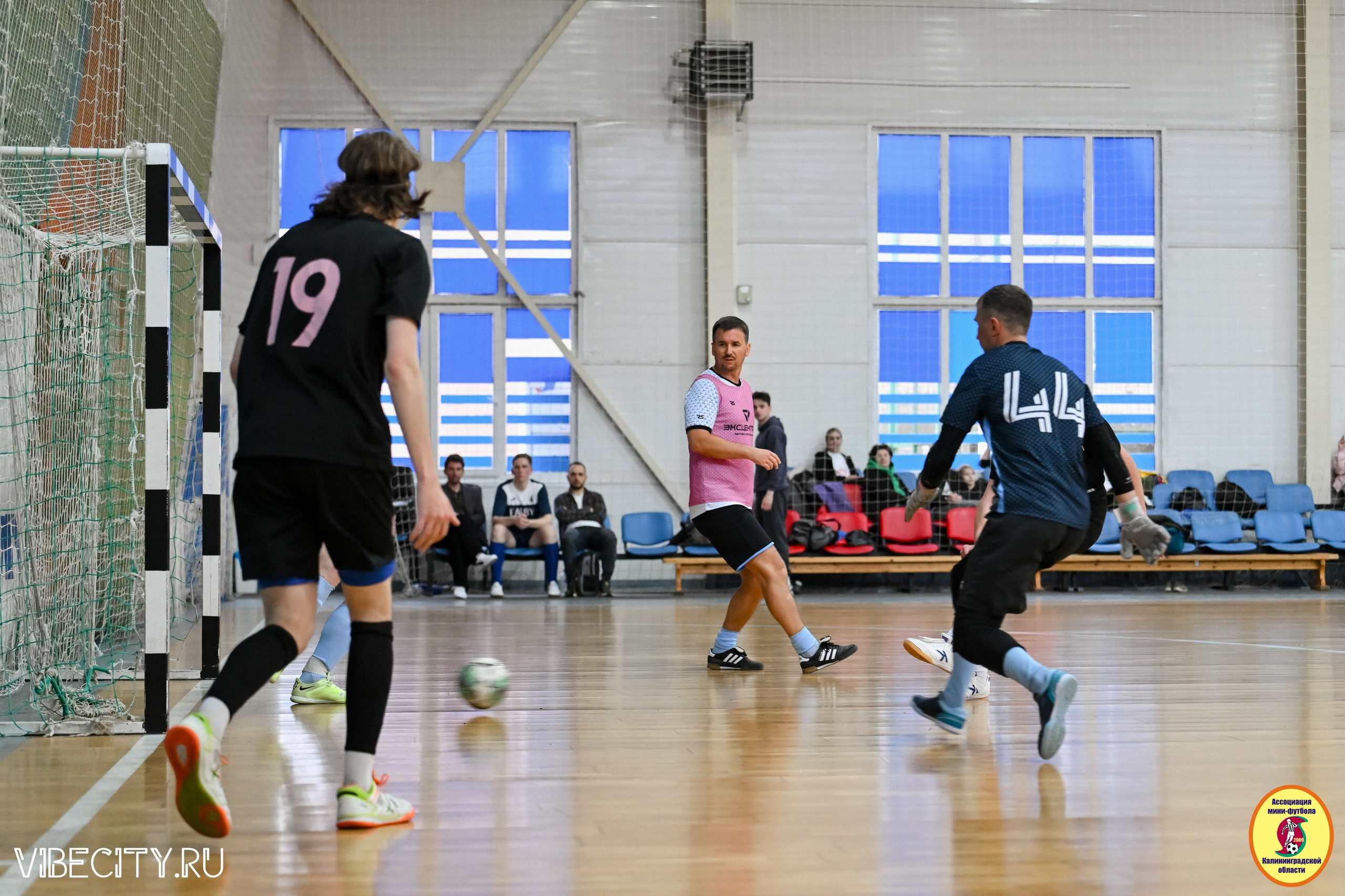 8 тур Корпоративной Бизнес-Лиги по футзалу. VIBECITY.RU Вайб Сити Ру Фоторепортажи Фотоотчеты Калининград