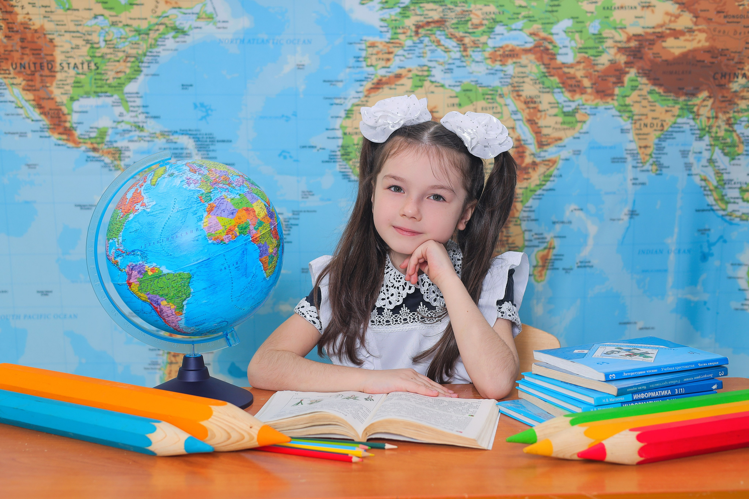 Фон Карта Мира. Фотостудия «Стремянка».Фотосессии в детских садах и школах