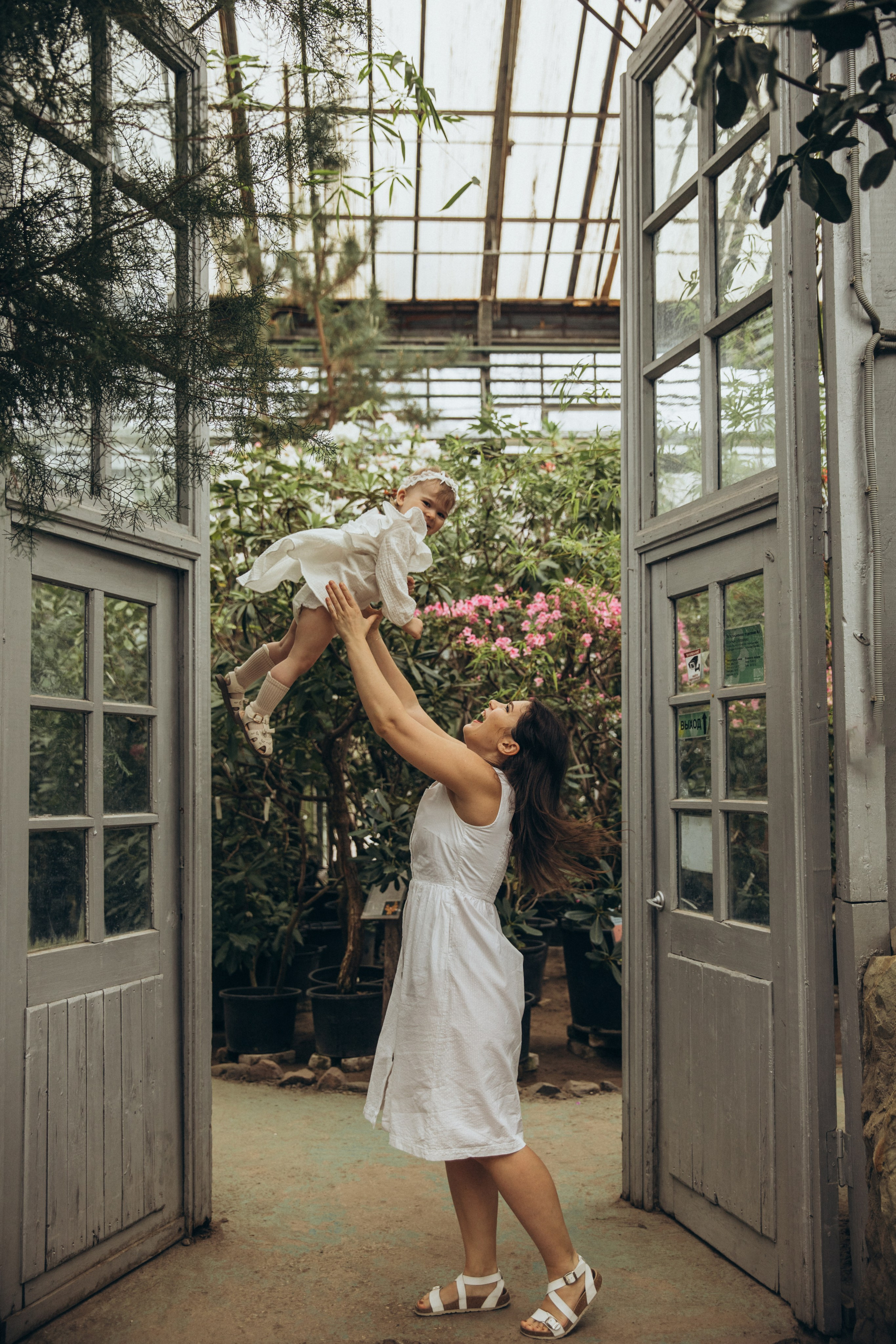 Мама и дочь оранжерея. Свадебный и семейный фотограф Москва и Московская область
