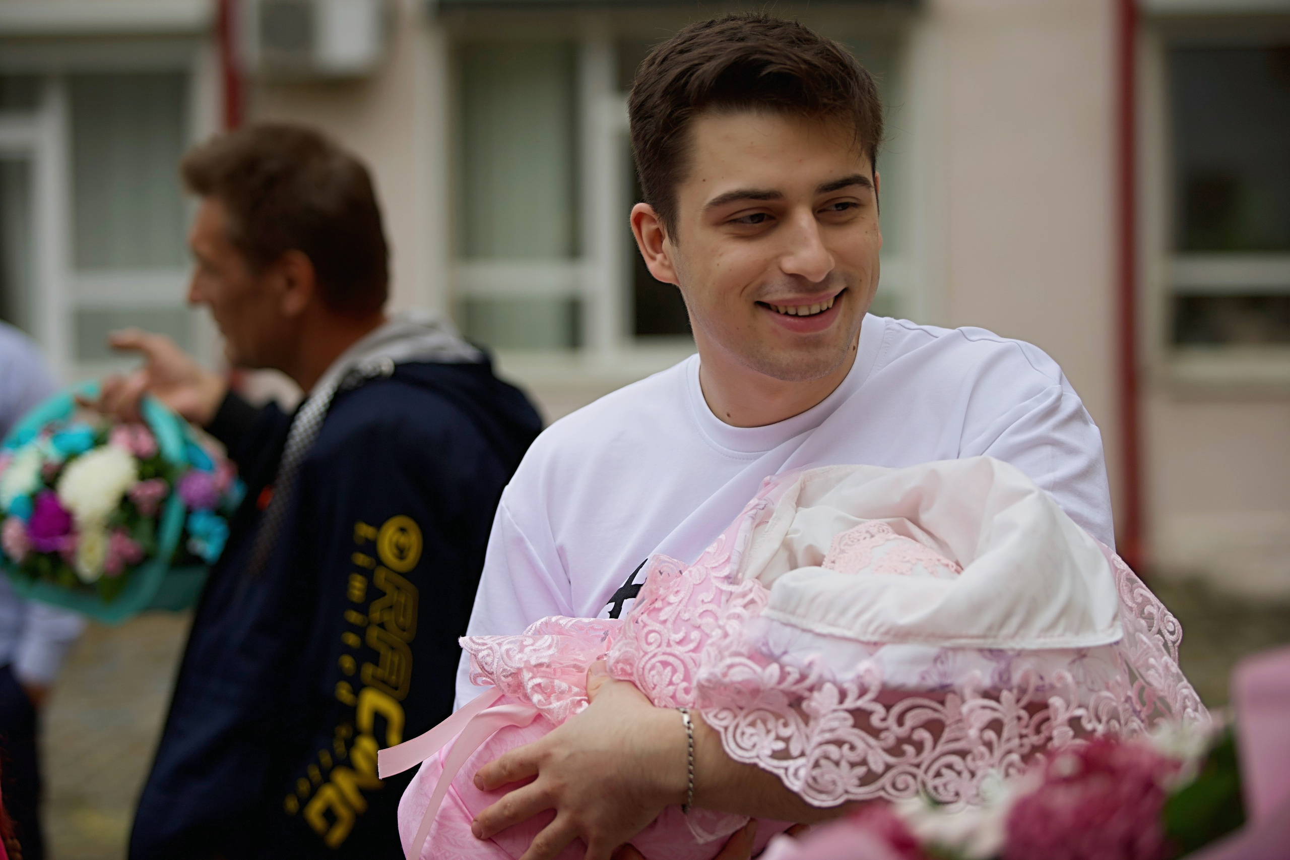 Выписка Аня и Давид. Репортажный фотограф Анапа