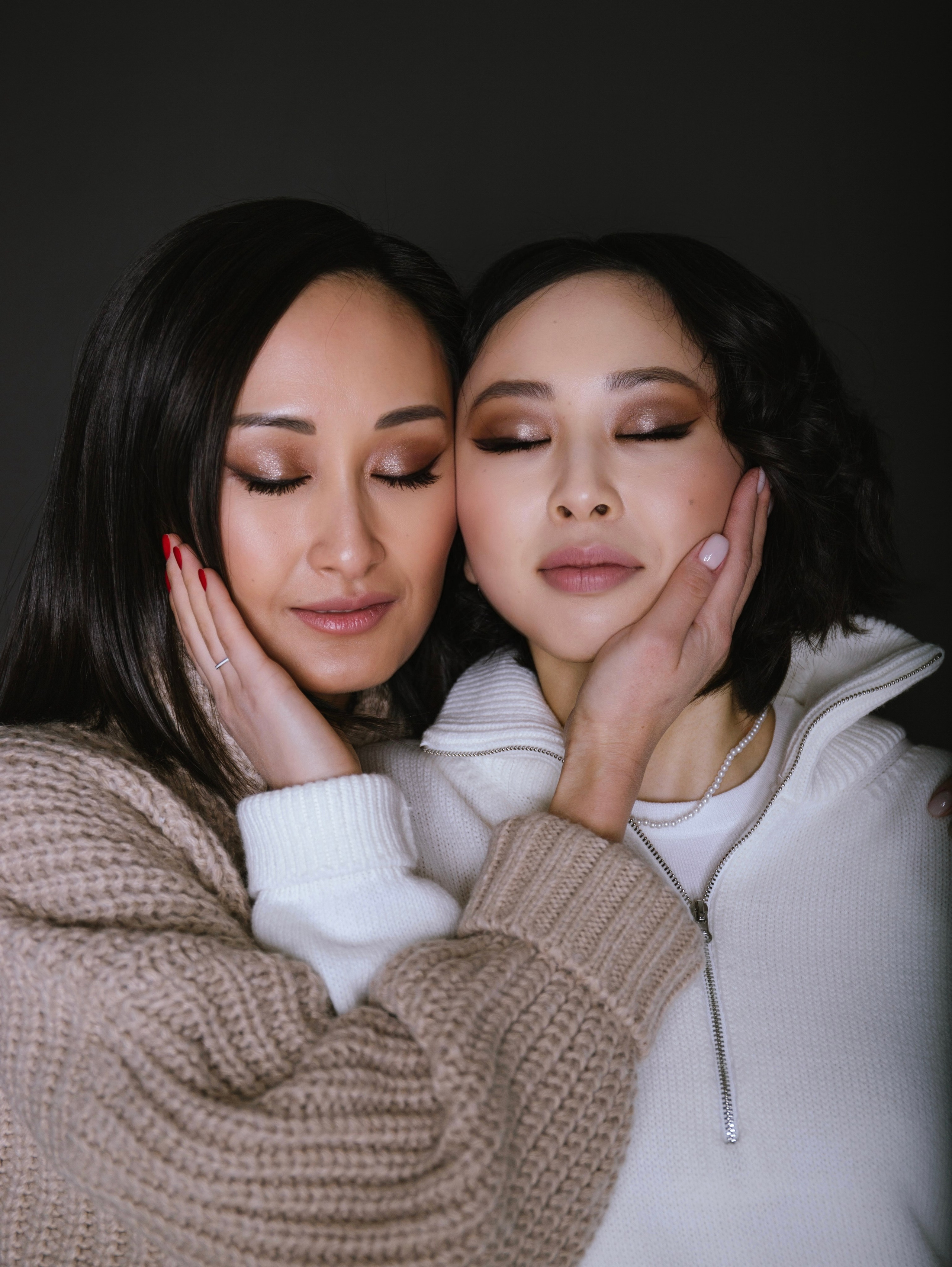 Мама и дочка, студийная съемка. Свадебный и семейный фотограф в Москве Мила Широких