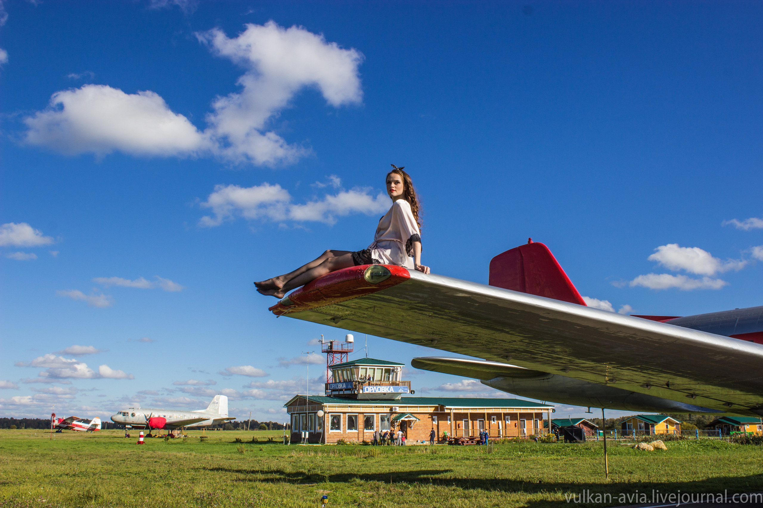 Ил-14Т «Пингвин» в съёмках клипа группы «Сопрано» (2015 г.). Авиационная техника для кино, рекламы и фотосессий