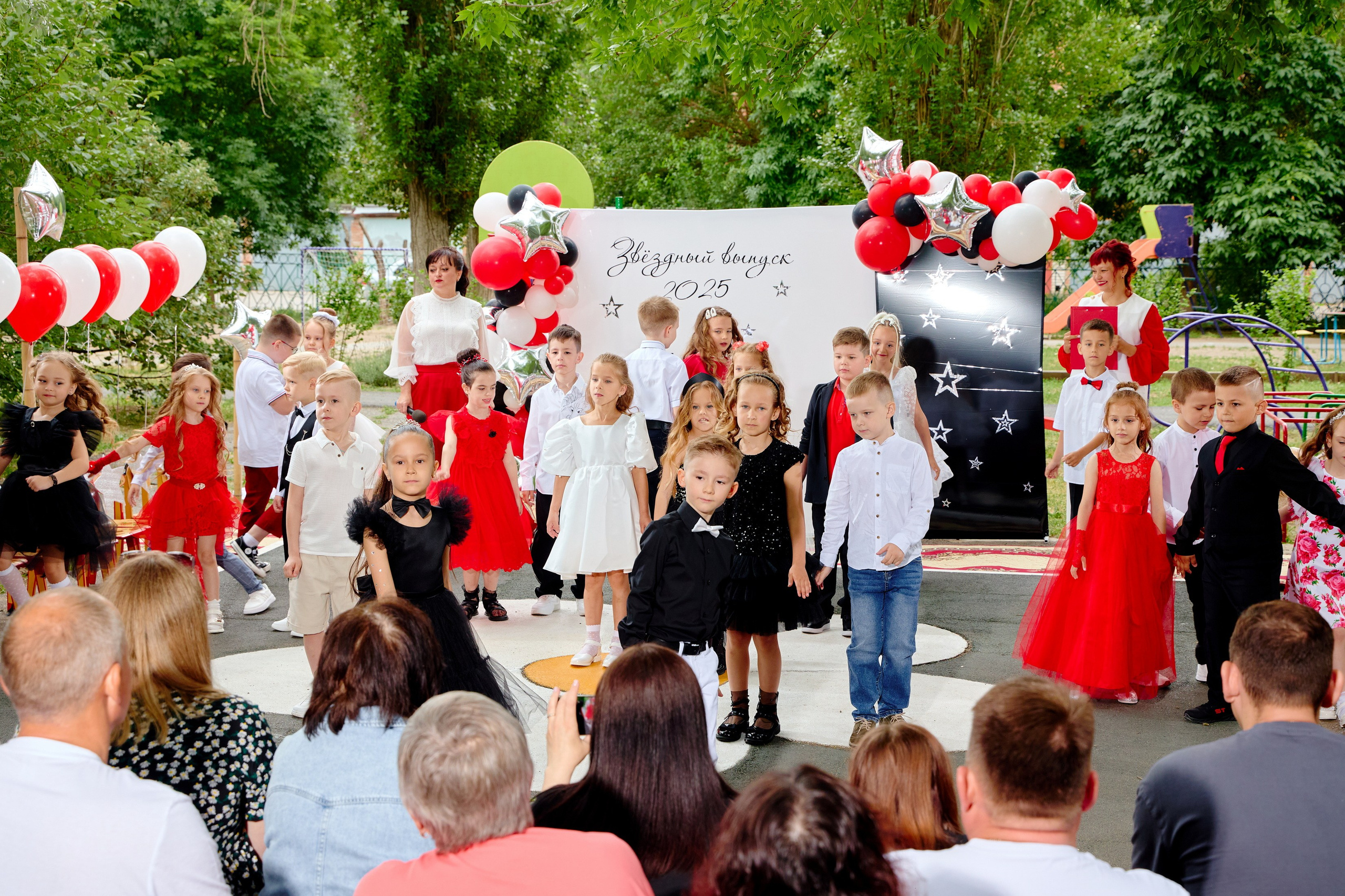 Выпускной 45 сад. Фотограф Выпускные альбомы Таганрог Сергей Коробченко