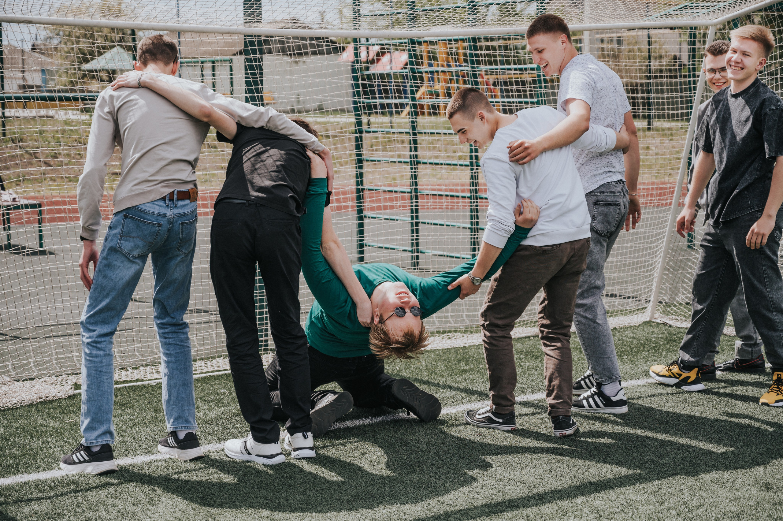Спортплощадка. Выпускные альбомы и Школьный фотограф в Алексеевке, Бирюче, Красном