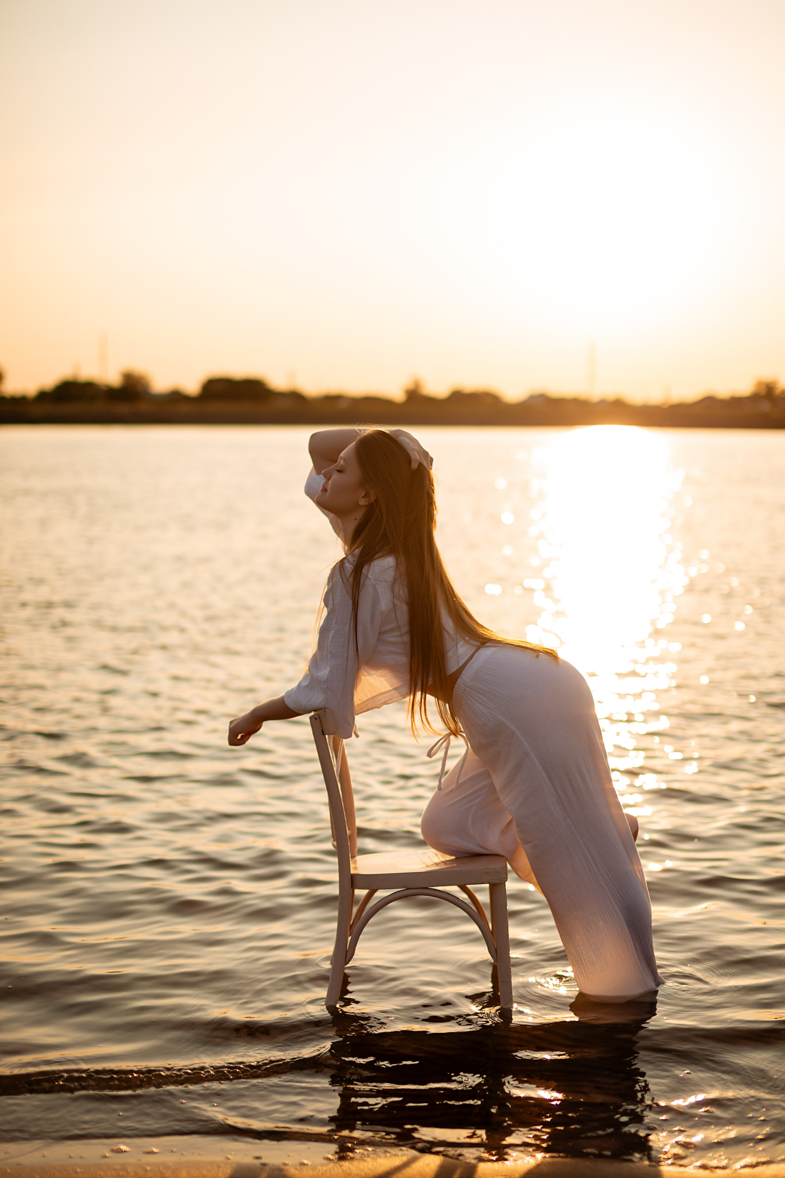 У воды. Https://malovafoto.ru