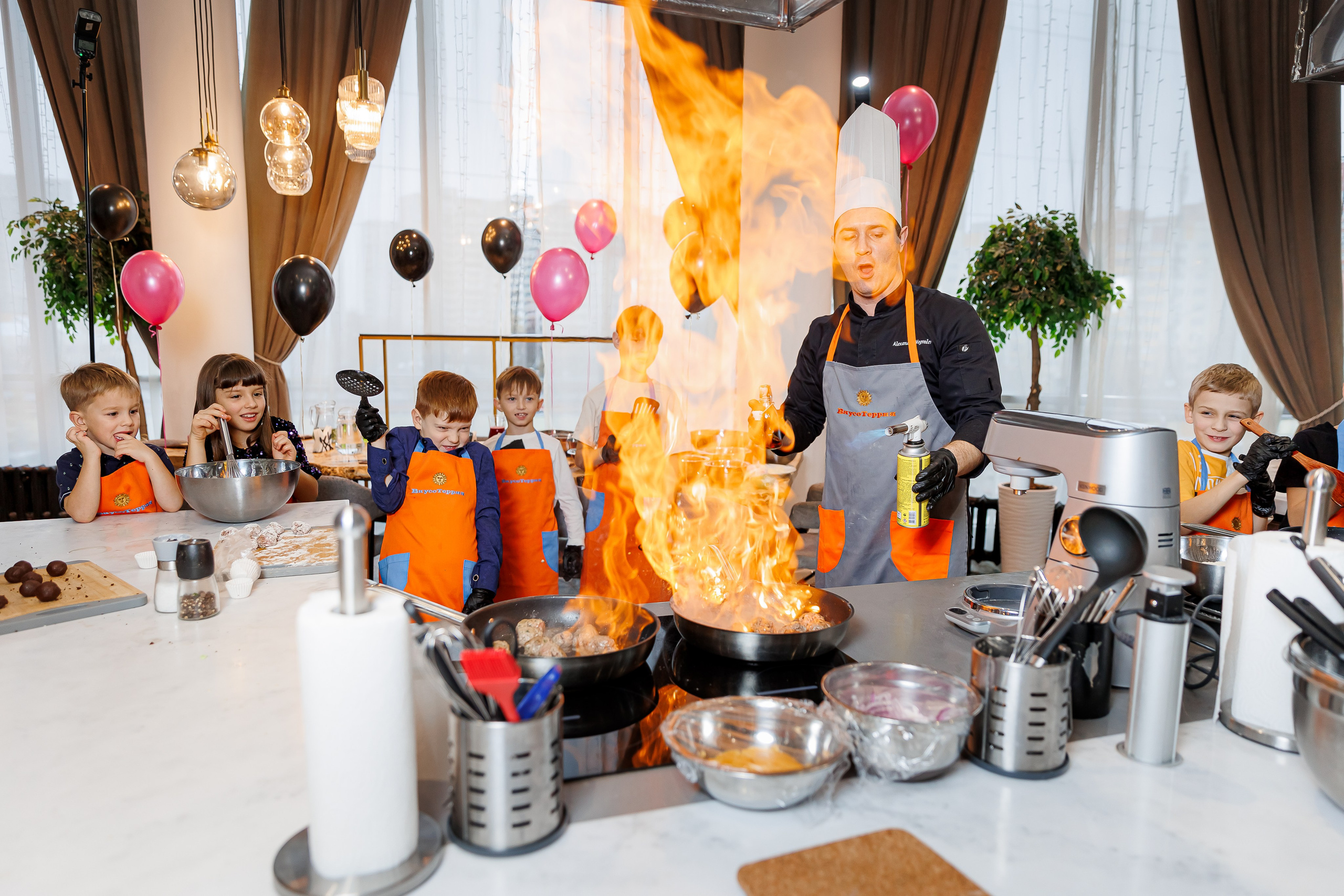 День рождения Насти «Венсдэй во Вкусотеррии». Семейный и детский фотограф Комина Елена, Власиха, Одинцово