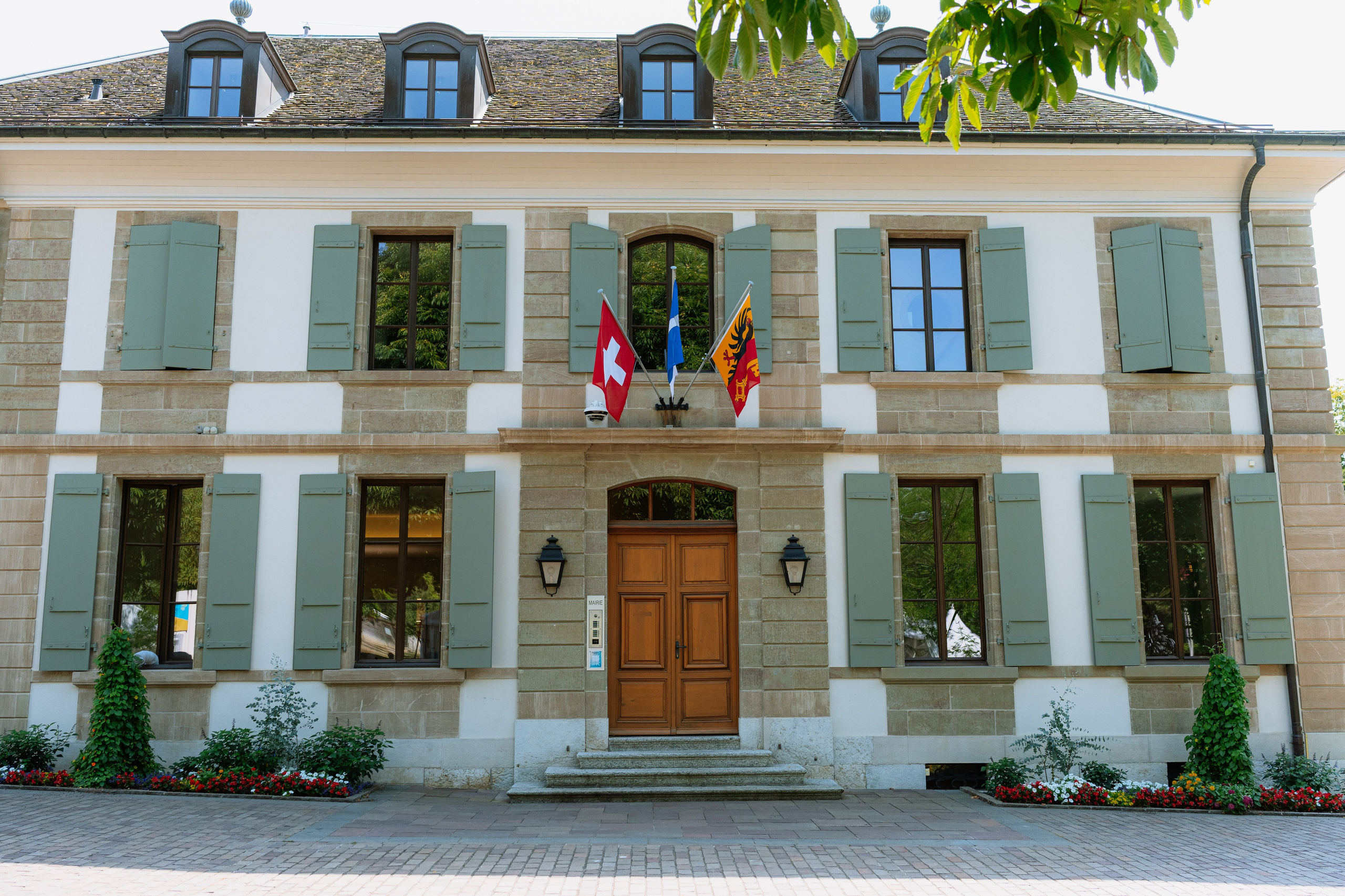 Laura & Aymeric | Hotel La Réserve Genève. Professional Wedding Photographer Geneva & Romande Switzerland | Tanya Creator