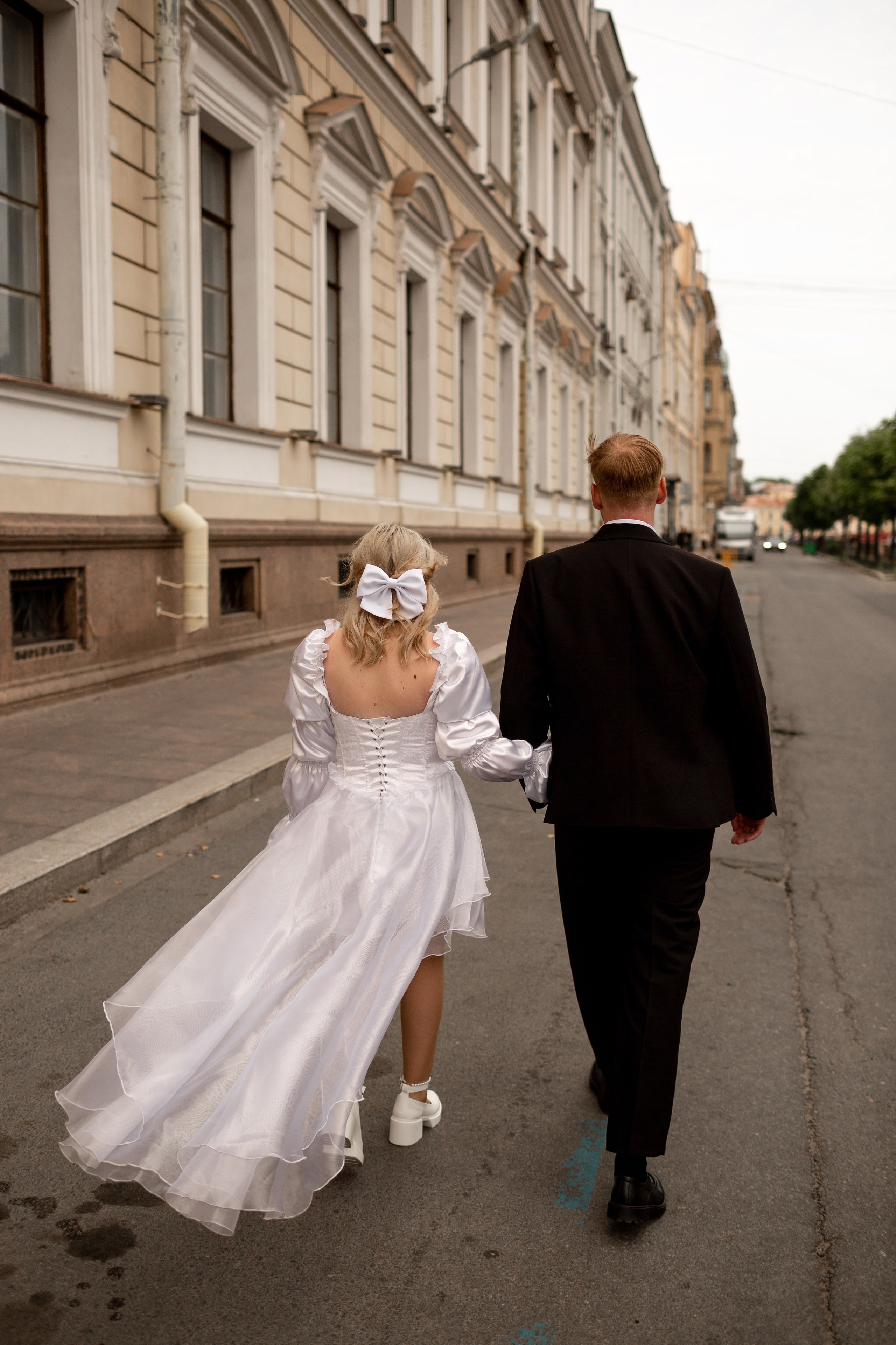 Свадебная фотопрогулка по улицам Петербурга. Свадебный фотограф Кирилл Белый