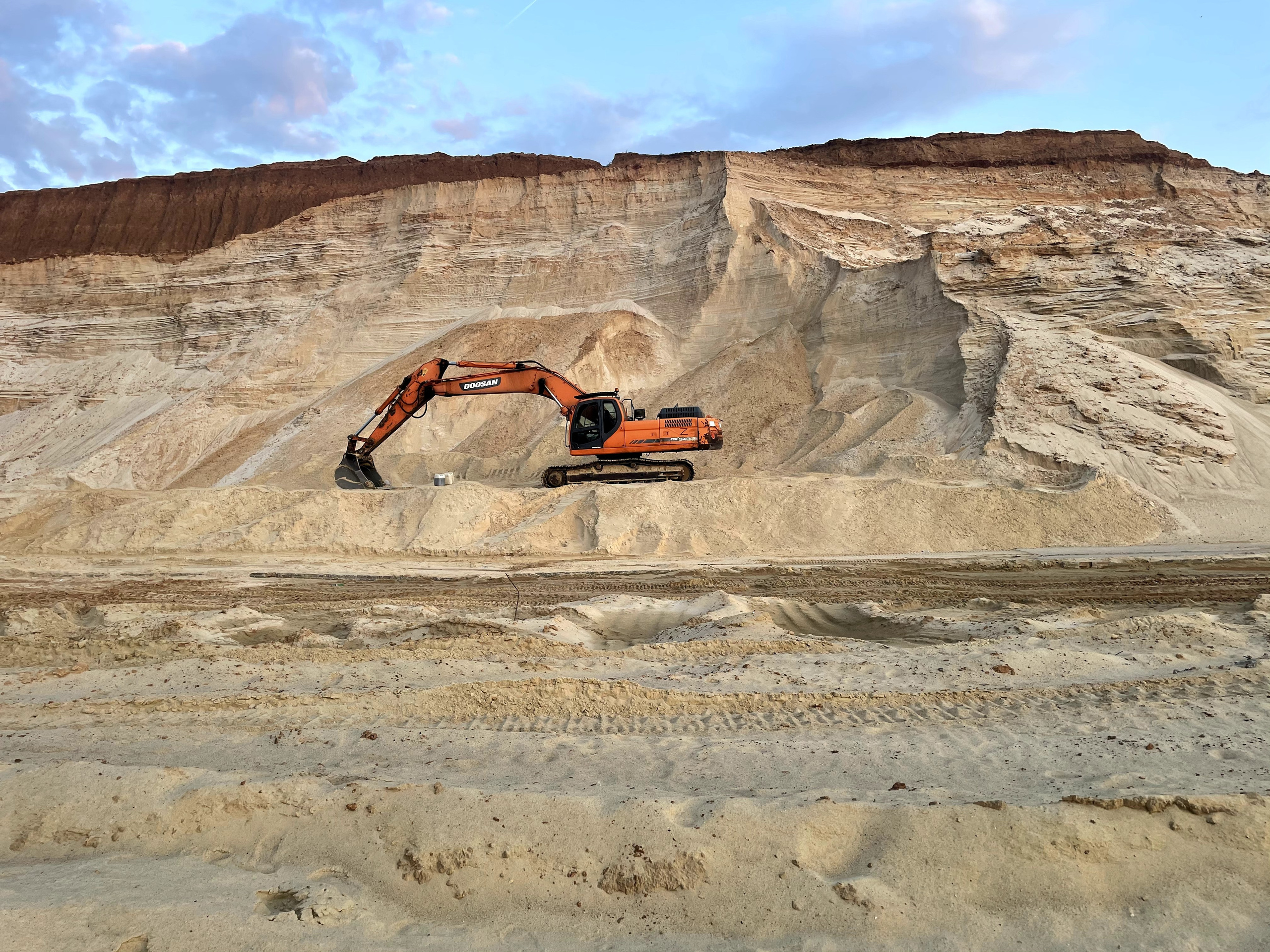 90 071 Экскаватор. ВИЗУАЛЬНЫЕ И ЗВУКОВЫЕ РЕШЕНИЯ ДЛЯ БИЗНЕСА И СЪЁМОК ТЕЛЕТЕЛА