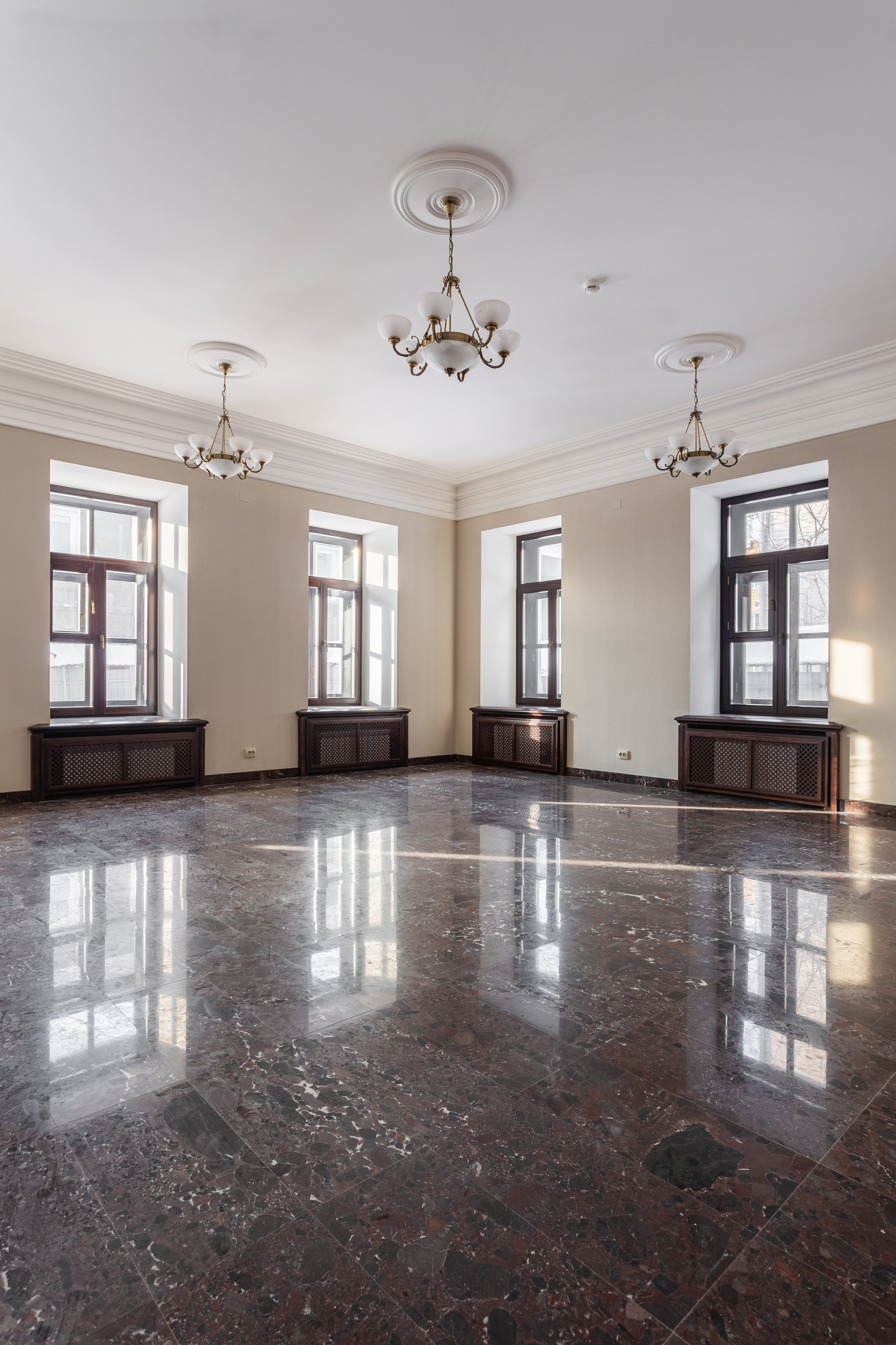 Отреставрированный «Дом Мясникова» на Вейнбаму, заказчик ООО «Гуриати». Интерьерный фотограф и ретушер в Красноярске Денис Антропов