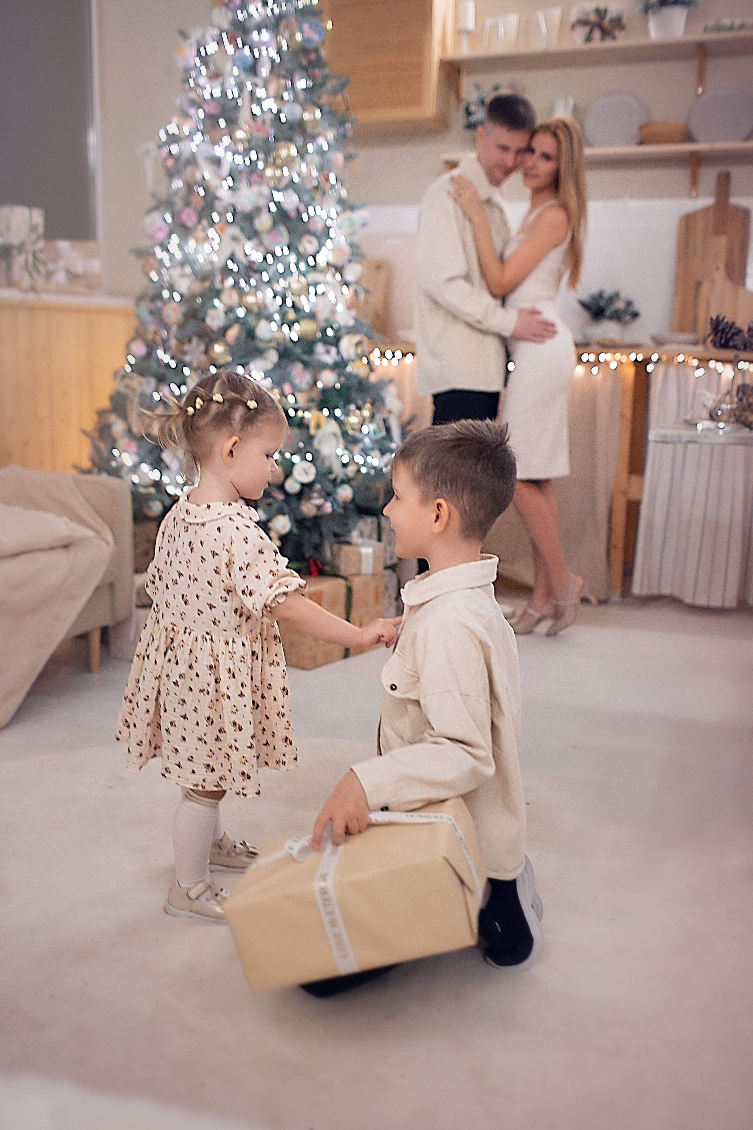 Новогодняя_Евгений и Юлия с детьми. Семейный фотограф в Санкт-Петербурге