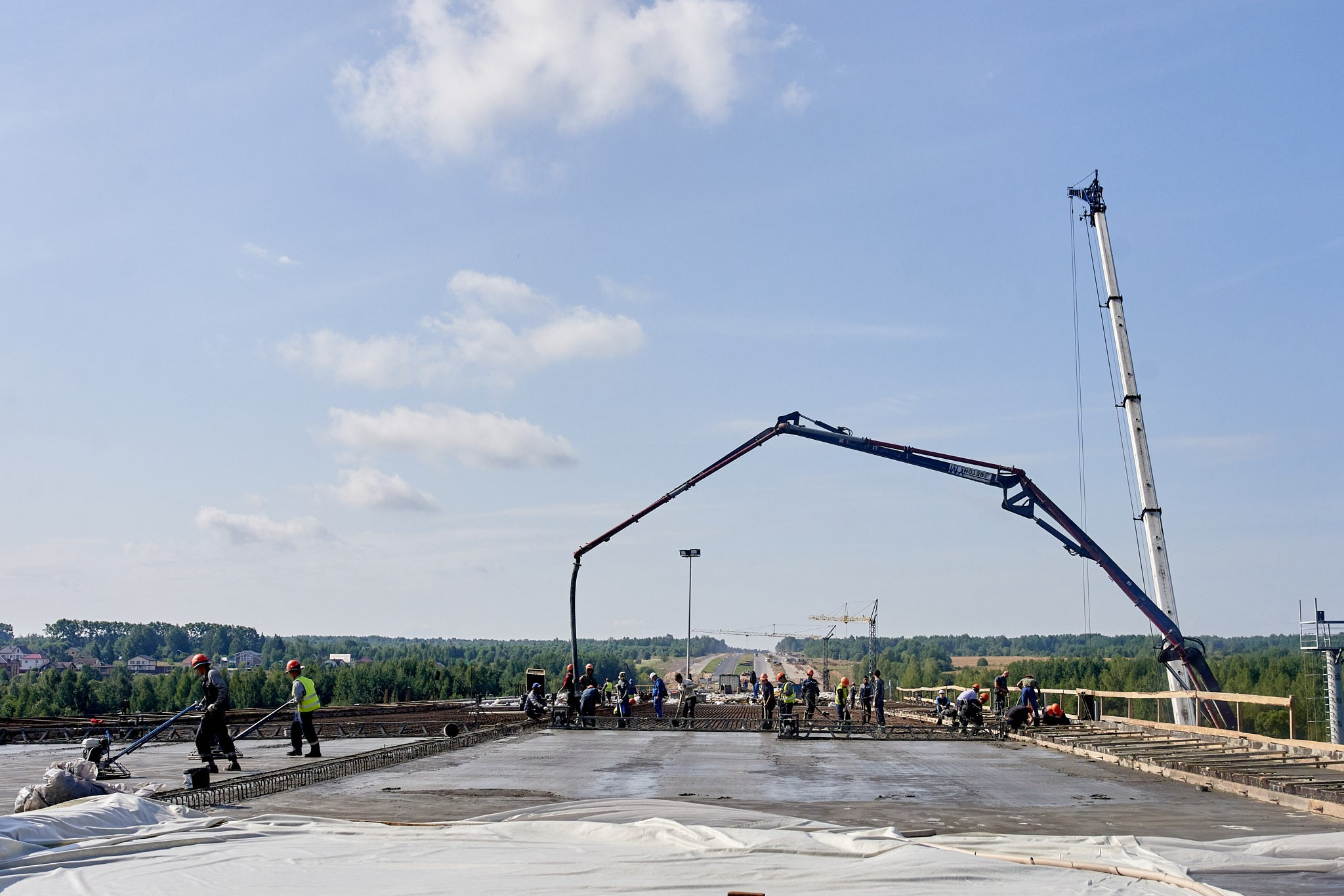 Строительство моста из бетона. Фотосъемка