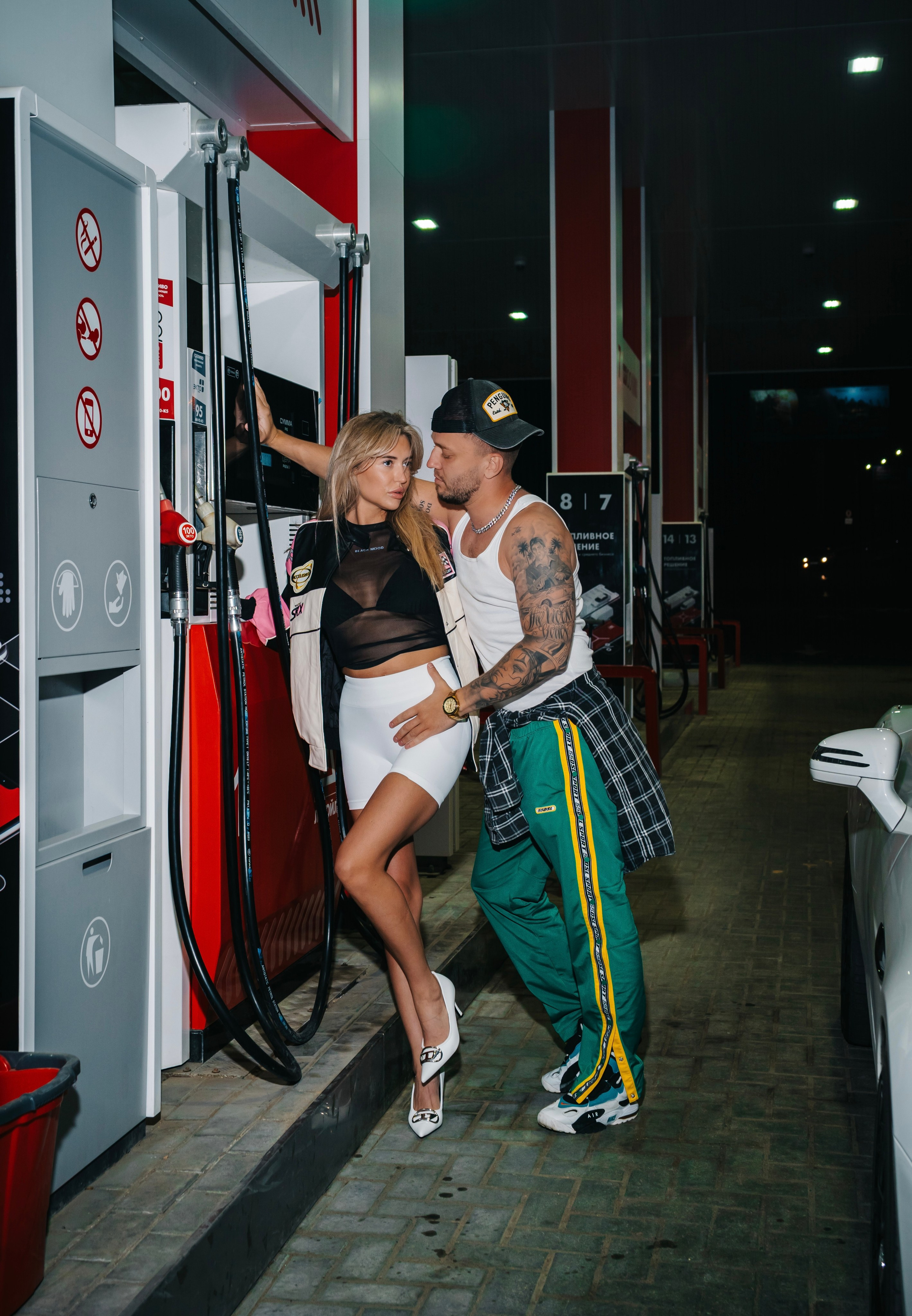 Lovestory на заправке. Фотограф Москва и Видеограф Москва