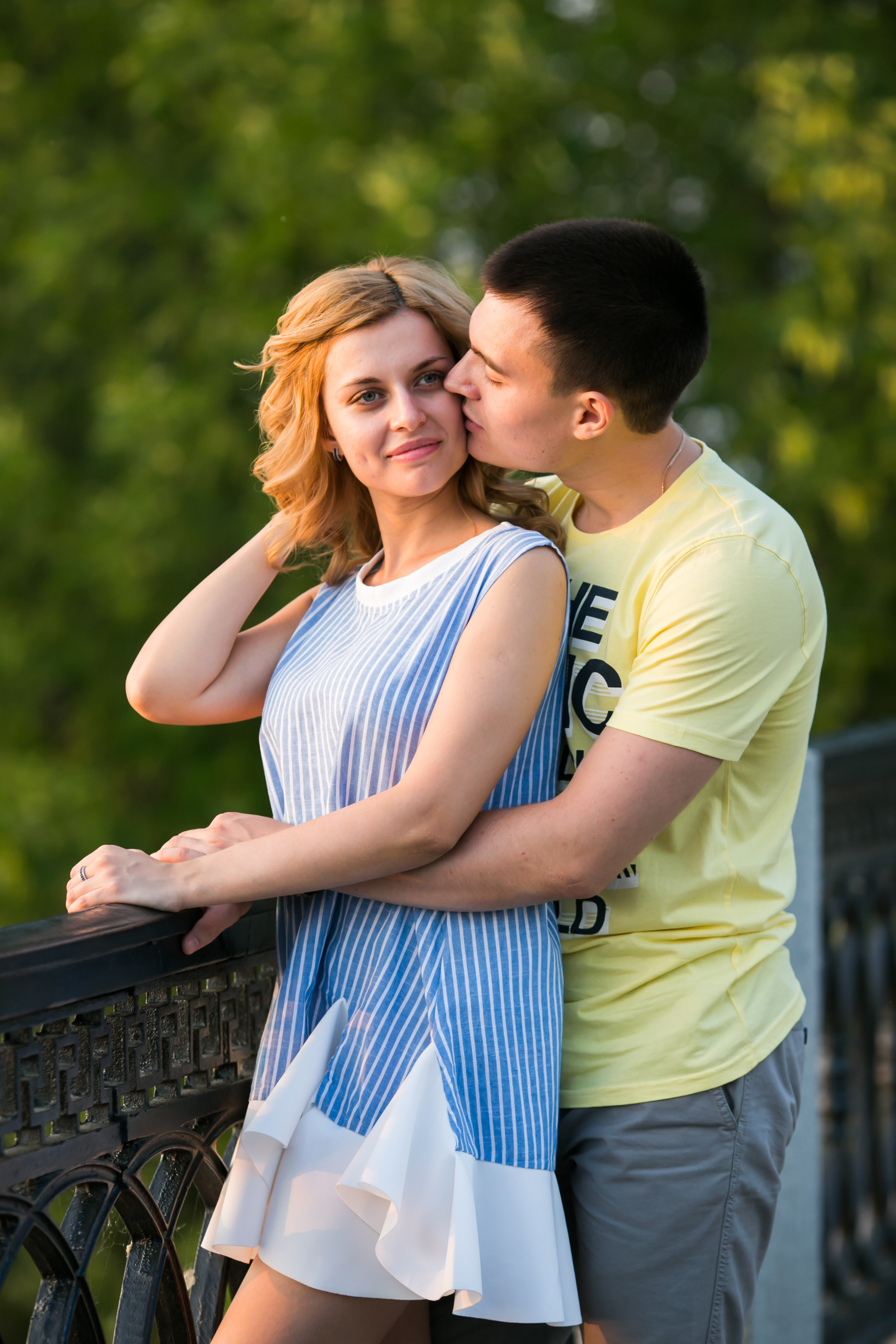 Love Story на набережной в Самаре. Свадебный фотограф, видеограф в Самаре, Самарской области. Видеосъемка
