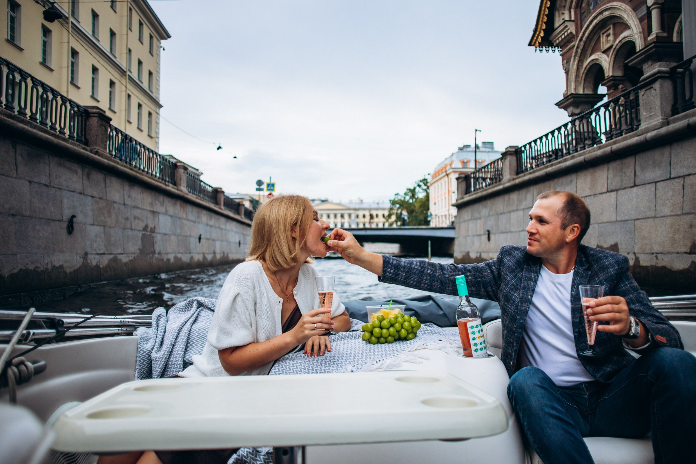 Иван и Дарья в августе. Фотопрогулка в Петербурге. Индивидуальный и семейный фотограф в Санкт-Петербурге