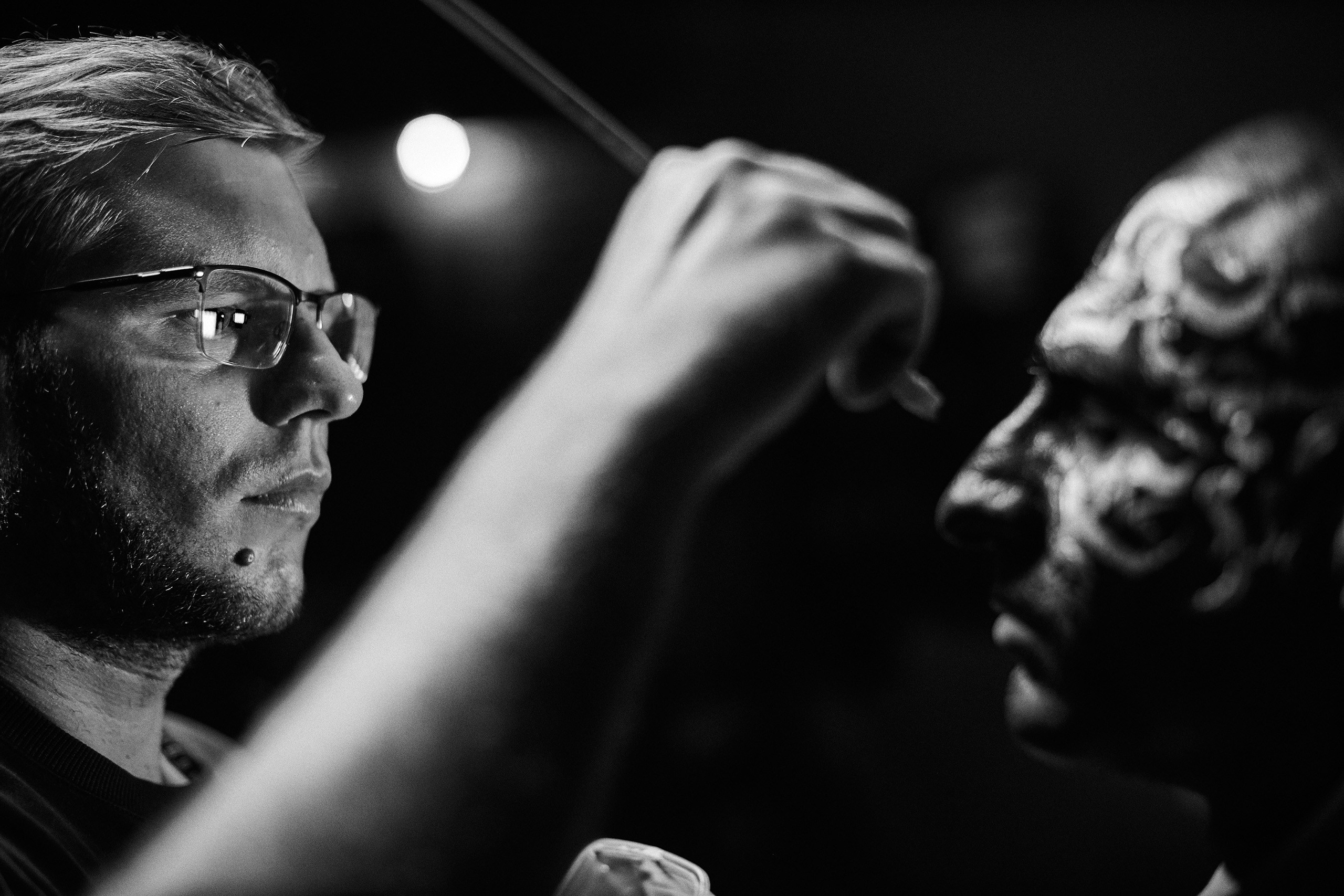 Бэкстейдж концептуальной съёмки фотографа Дмитрия Раймона, каллиграфа Антона Рейтара и персонального тренера фитнес-клуба Байрама Алоева. Фотосессия в Efimov Studio. Портретный фотограф во Владивостоке Сергей Ефимов. #СергейЕфимовФото