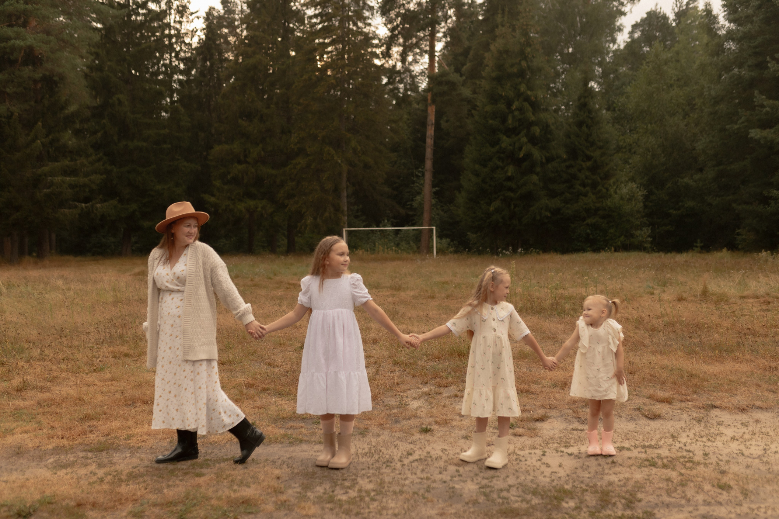 Мама Алина, Маша, Дина и Анечка. Фотограф Татьяна Семенова