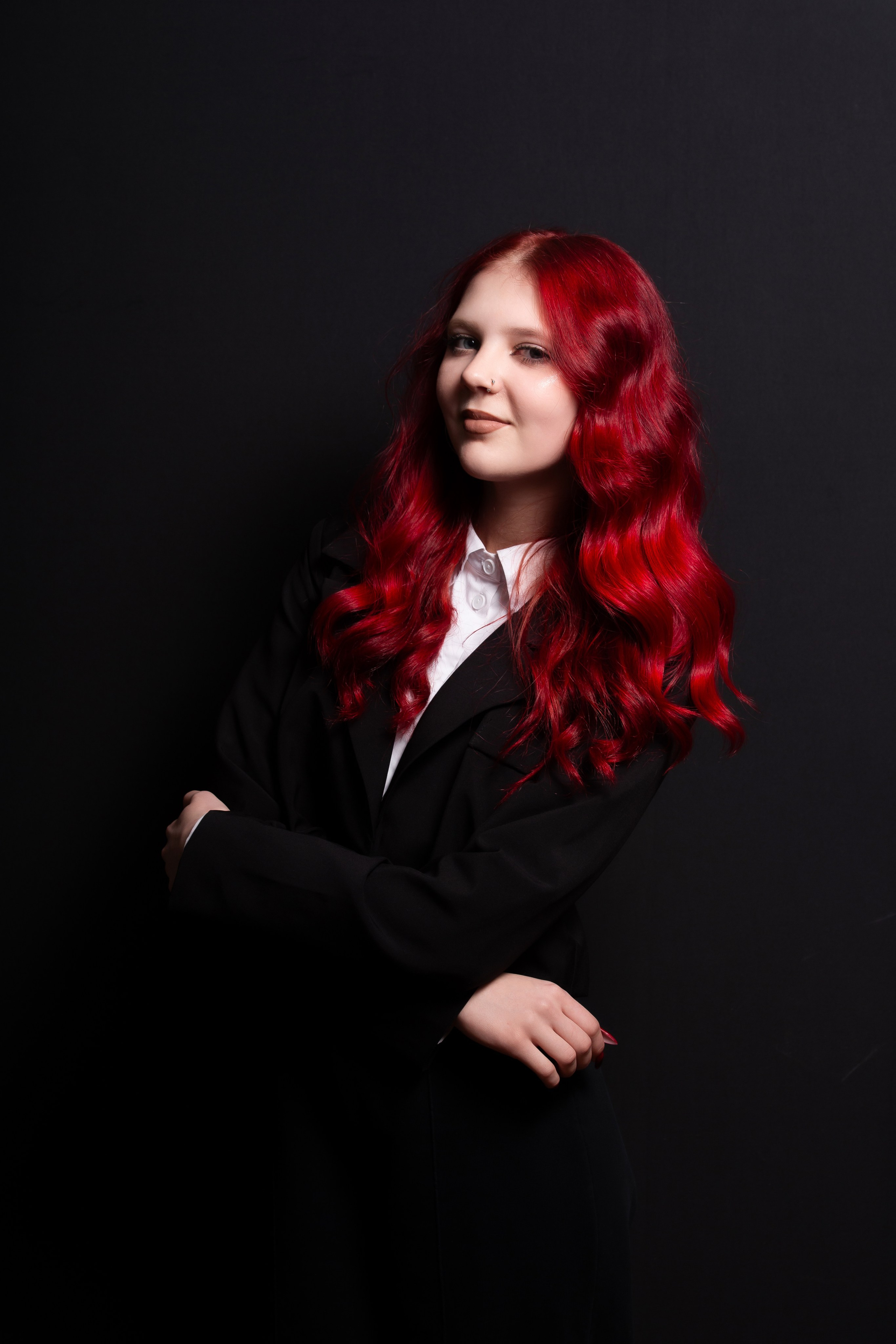 Портретная фотосессия для учеников 9 класса на чёрном фоне | Школьный фотограф Николай Богатырёв | Твой альбом / Твои правила. ТВОЙ АЛЬБОМ / ТВОИ ПРАВИЛА