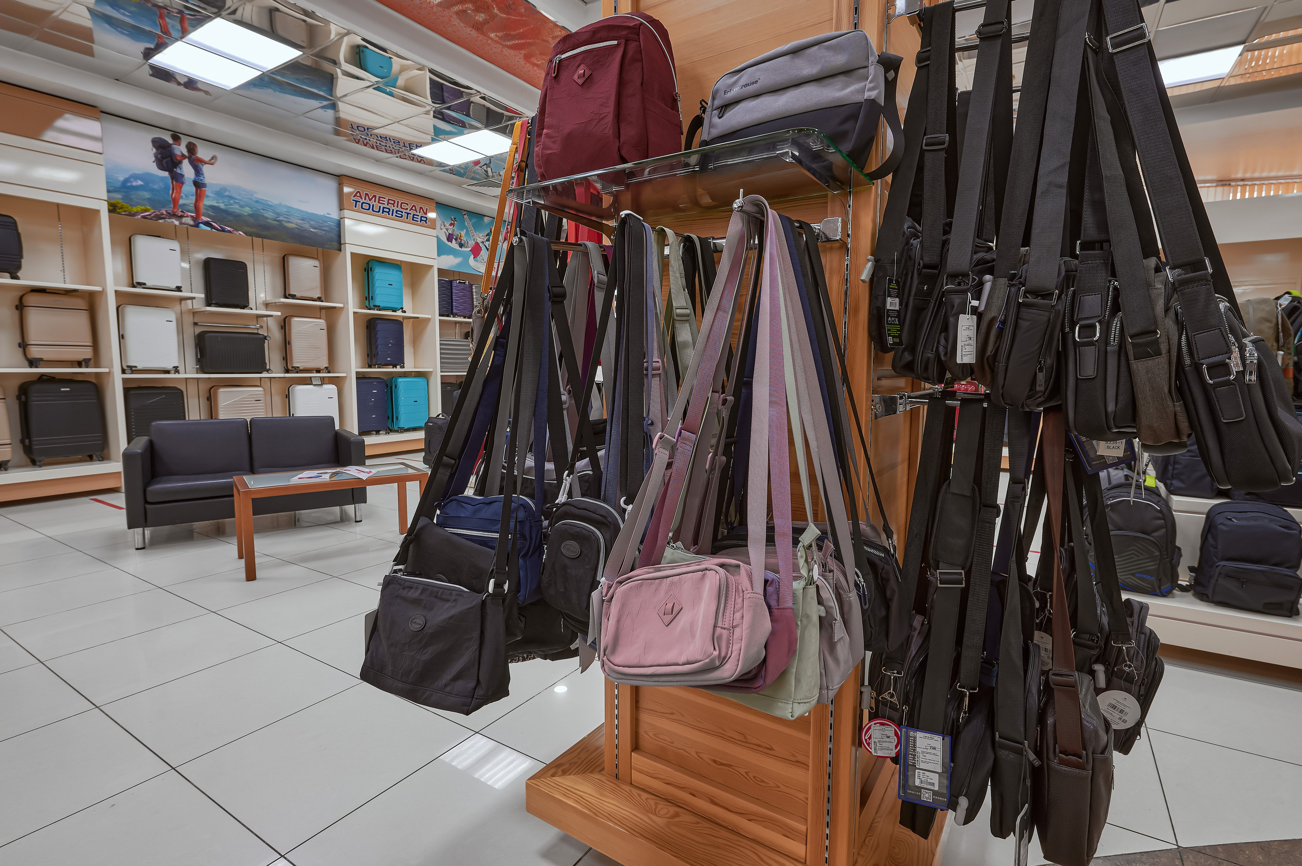 Портфолио по интерьерной и экстерьерной фотосъёмки: Мир Сумок — Правый берег. Фотограф Яковлев Роман — Красноярск