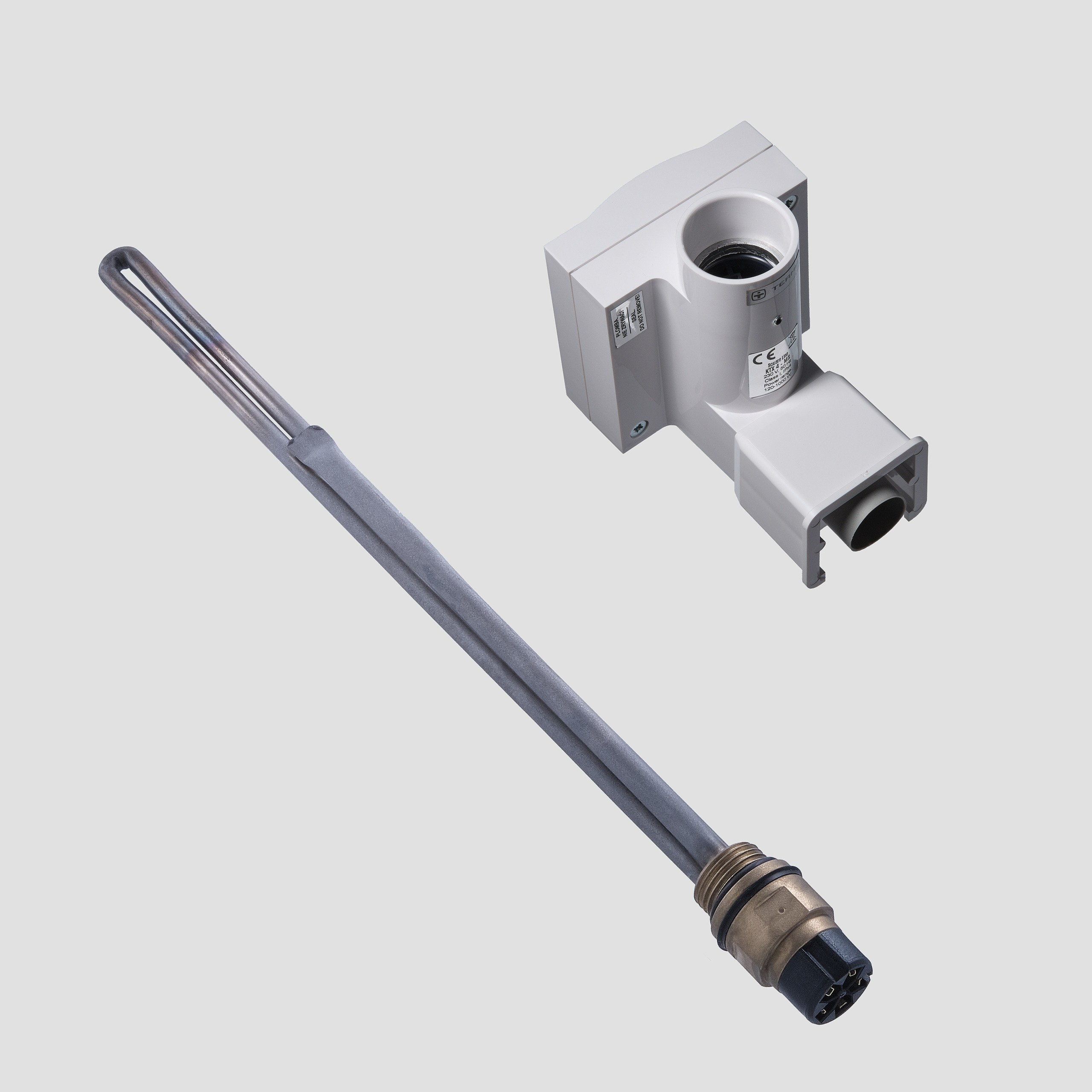 Предметные фотографии регуляторов и нагревателей для отопительных приборов