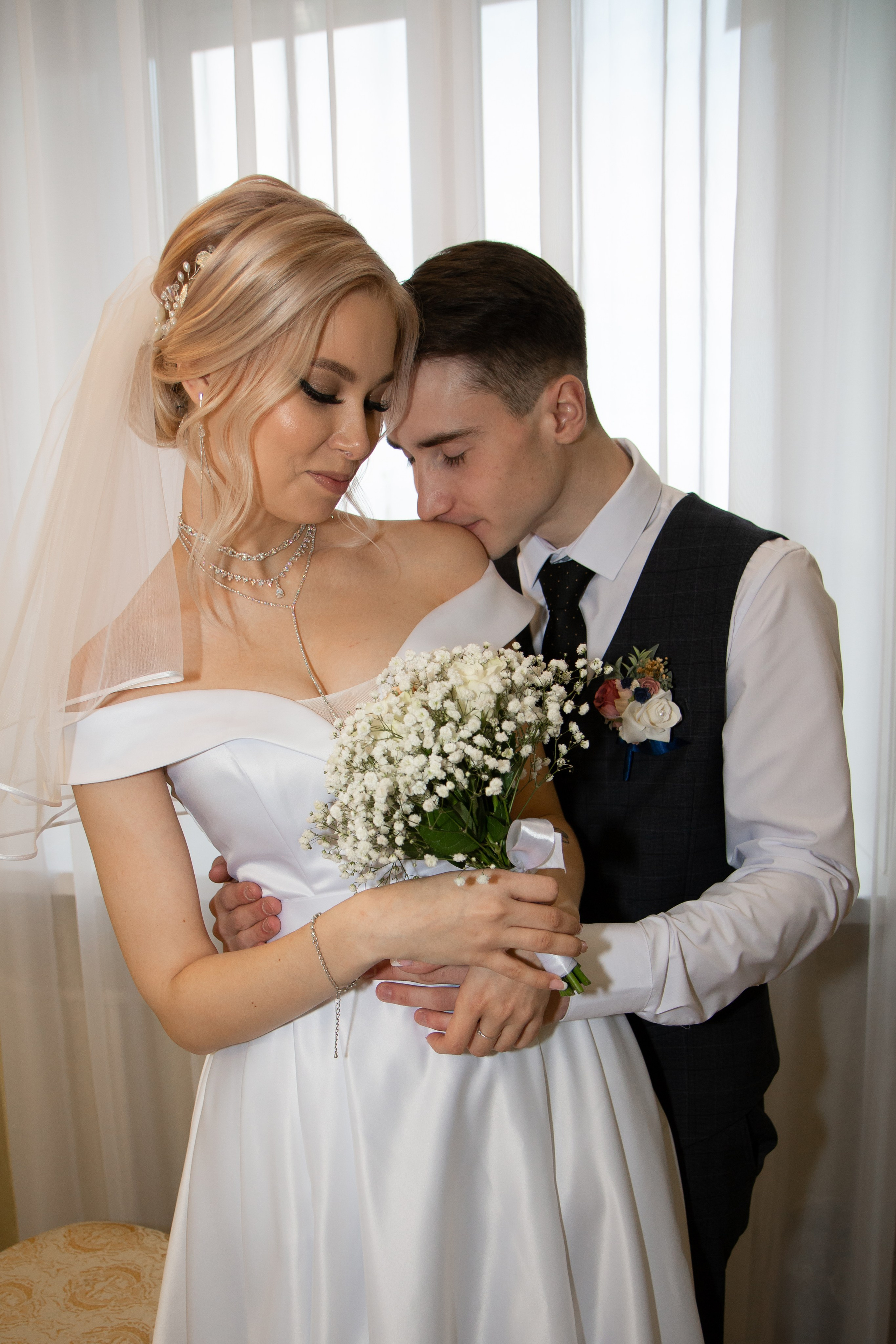 Свадебная фотосессия в Шелехове. Фотограф в Шелехове, лучшие выпускные альбомы в Шелехове