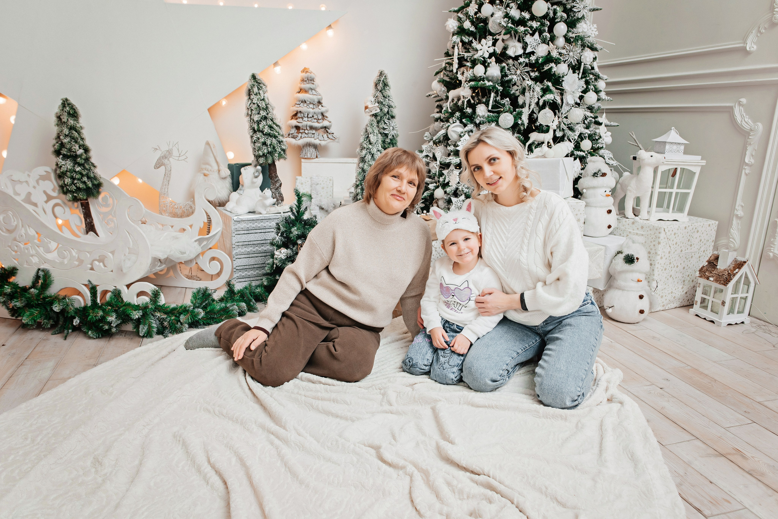 Катюша с семьей в студии. Детский и семейный фотограф выпускной альбом Приморско-Ахтарск