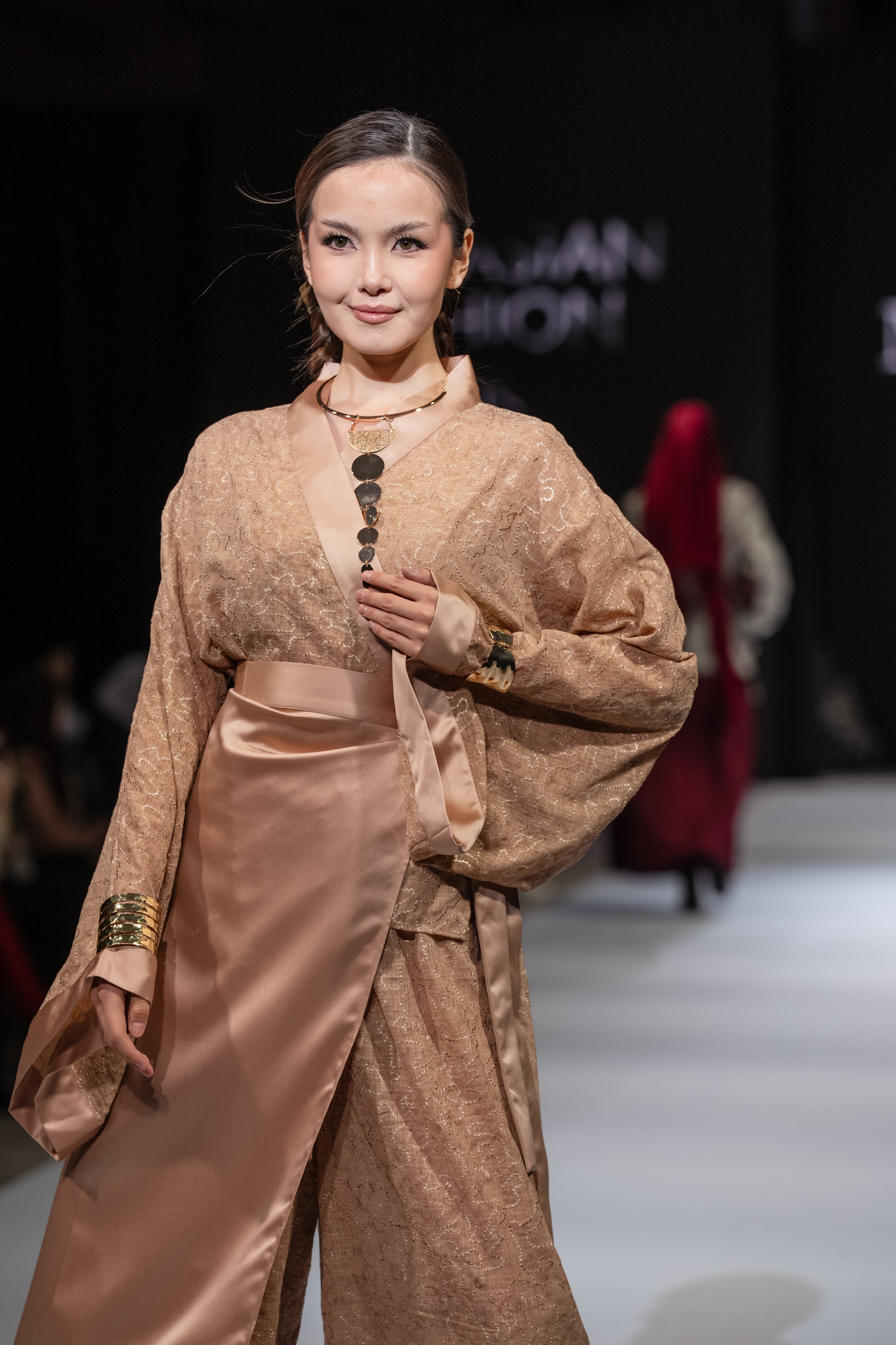EURASIAN FASHION WEEK Malique. Сайт Алматинского НЮ АРТ, будуар и фэшн фотографа Дениса Карпенко