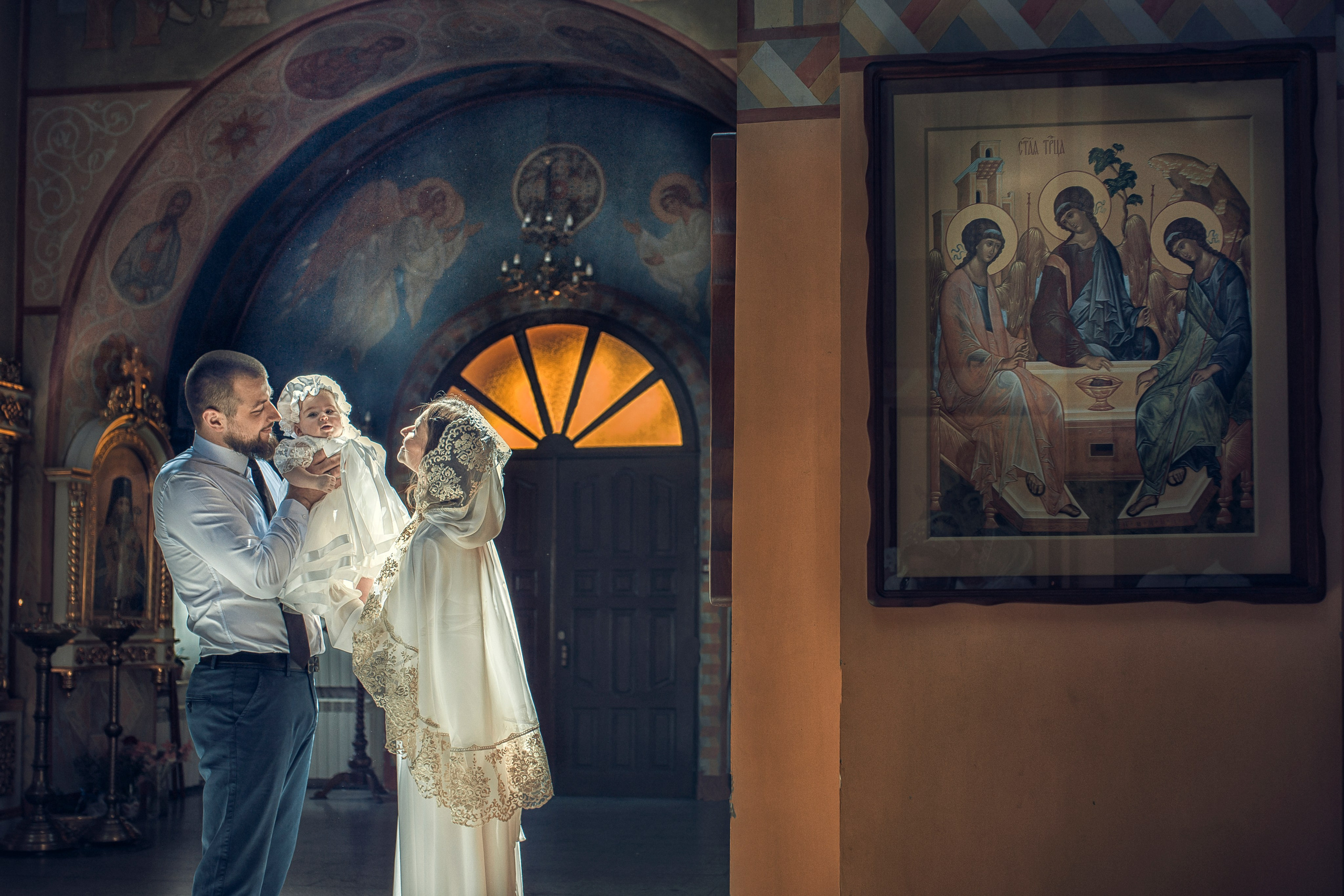 Фотограф на крещение крестины в Старом Осколе и Старооскольском районе фотосессия на таинство крещение Фотограф наталья Беседина кадры мать и дитя материнство услуги фотографа на крестины церковный фотограф