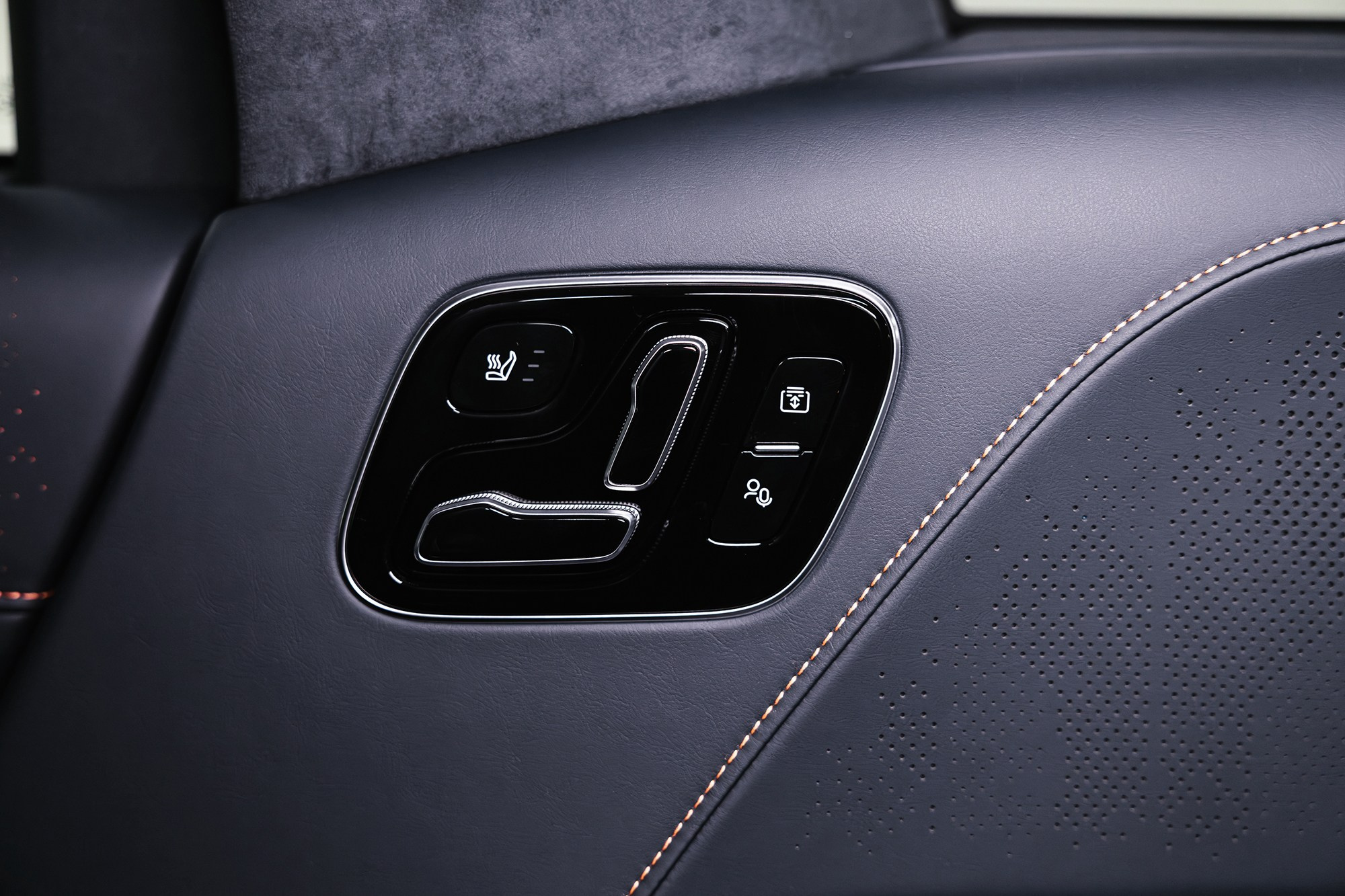 Zeekr 9X 2.0hyb 4WD AT (1401 л. с.) 2025. Автосалон «Х-Авто»