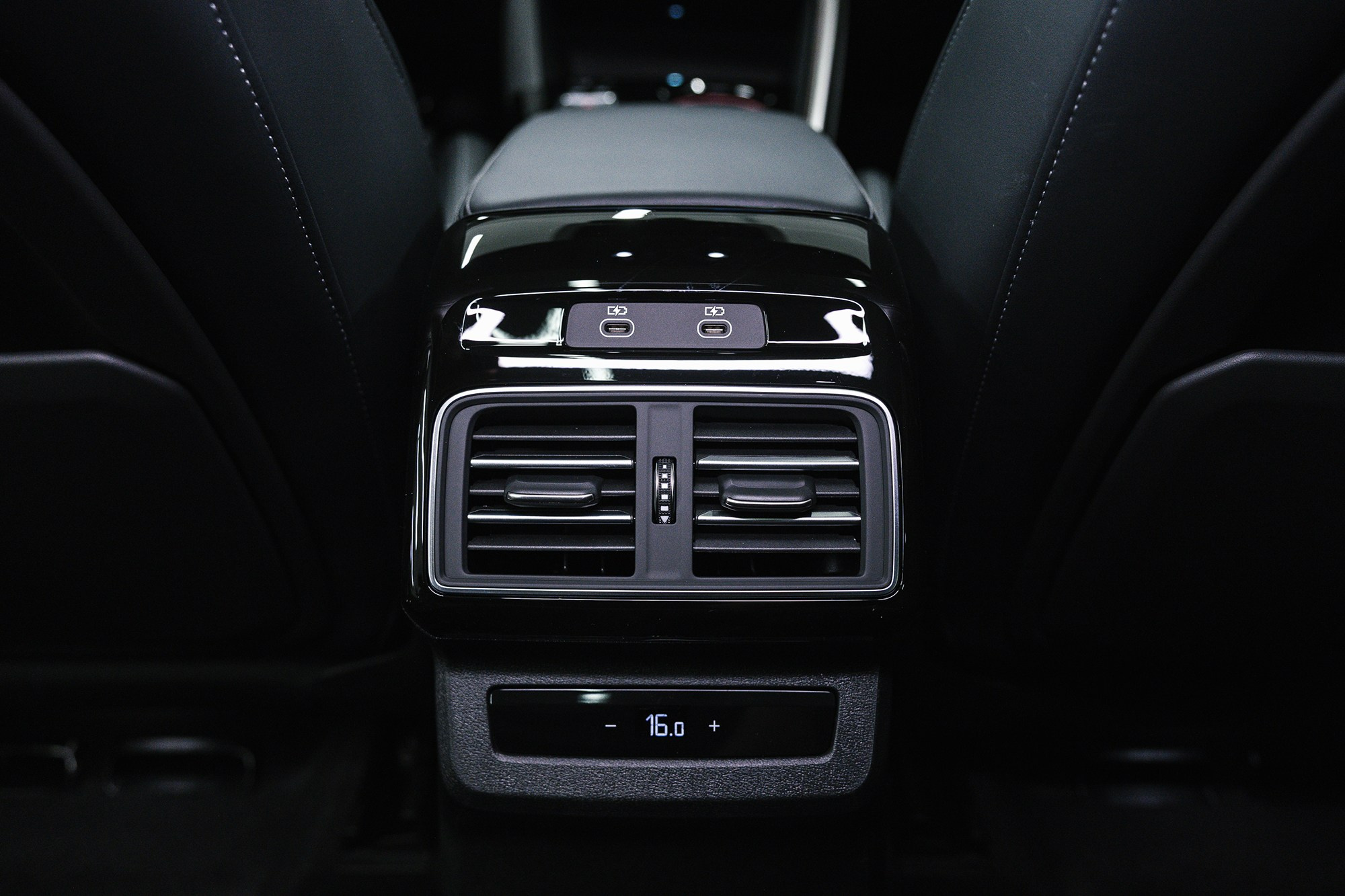 Audi Q5  40 TFSI 2.0 S tronic (204 л. с.). Автосалон «Х-Авто»