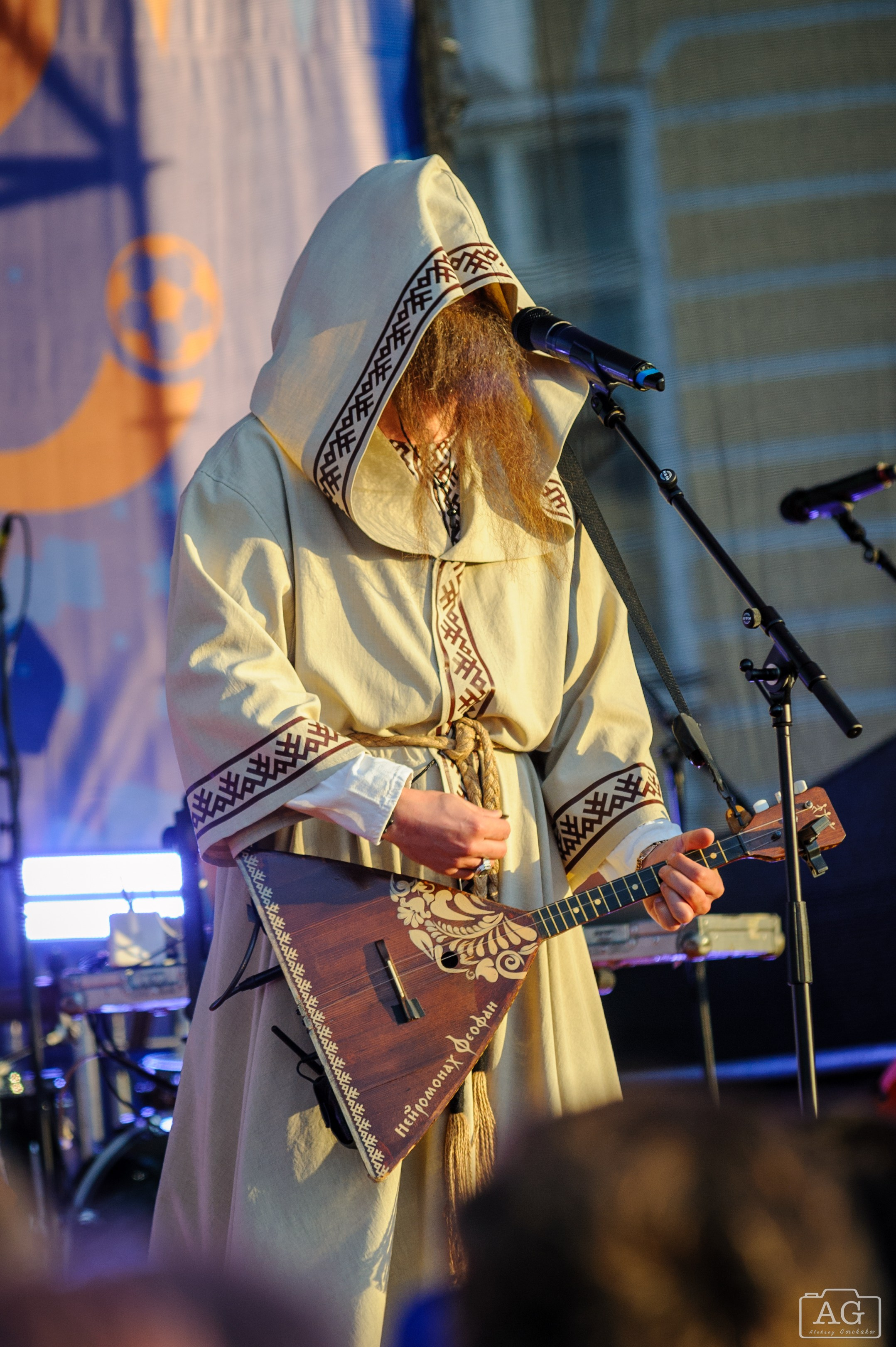Нейромонах Феофан на открытой тренировке ФК «Зенит». Алексей Горчаков. Фотограф на ваш праздник