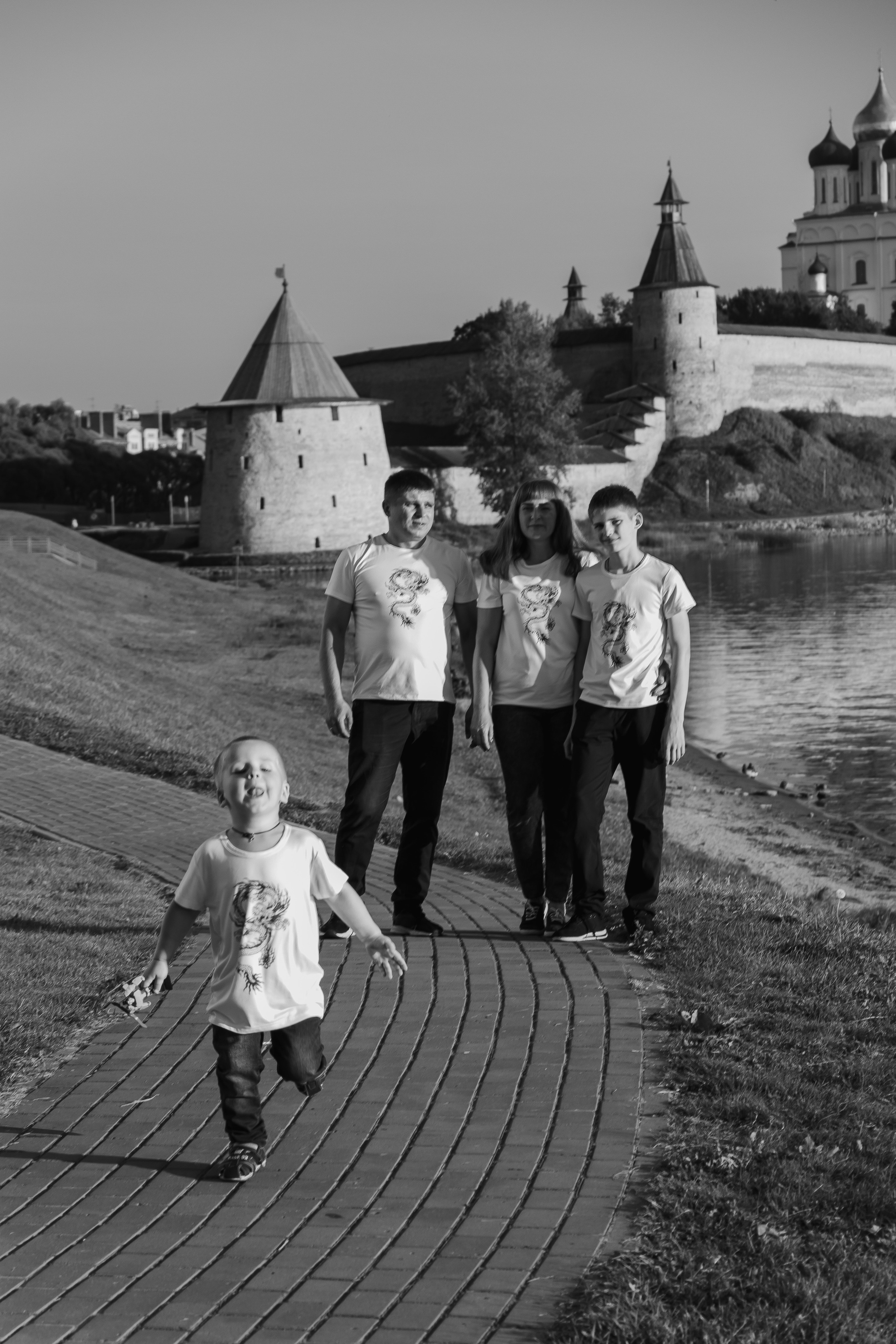 Семейная прогулка по Пскову. Фотограф Елена Зиновьева
