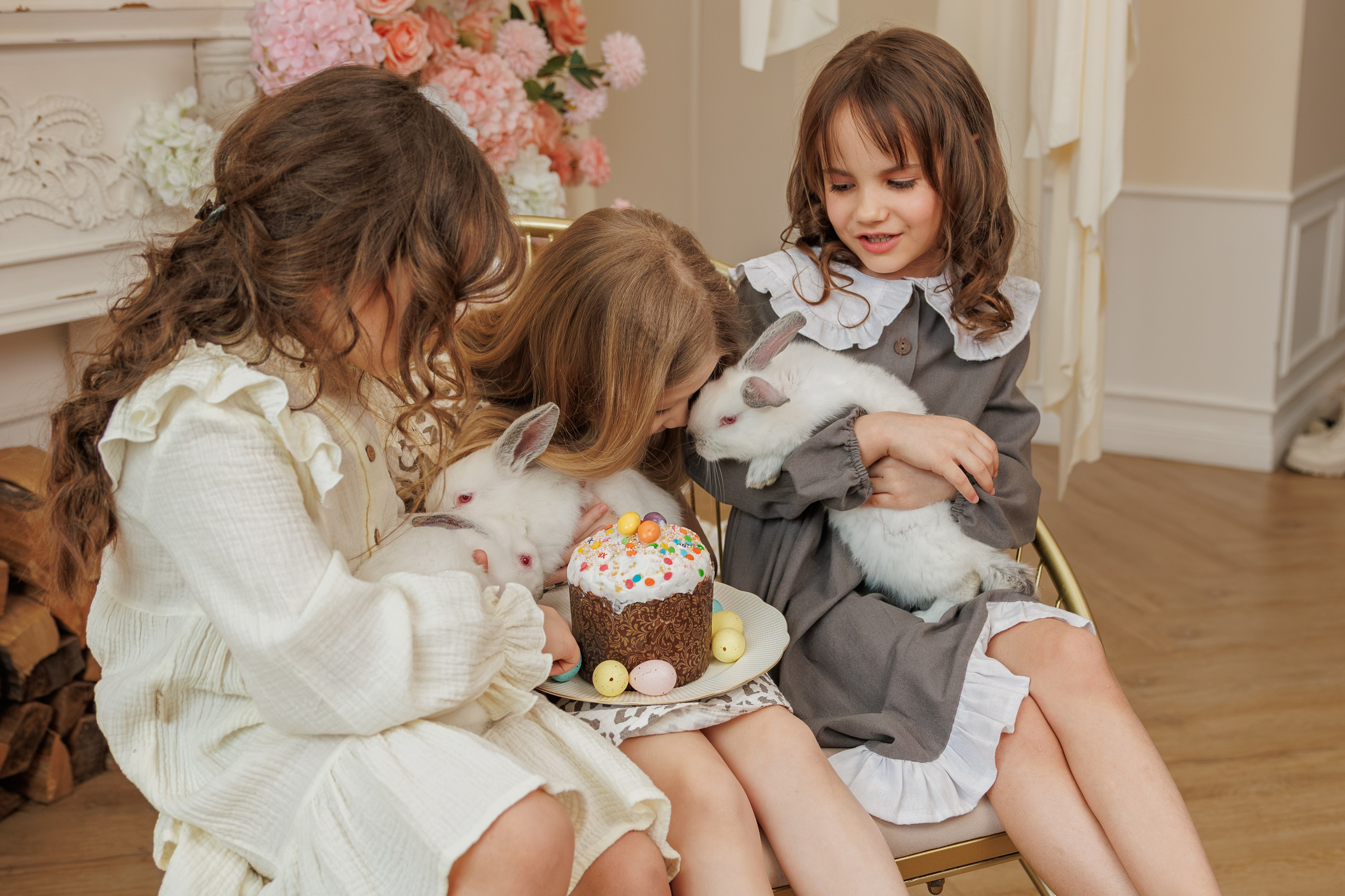 Светлая студийная пасхальная детская съёмка с кроликами. Семейный Фотограф в Хабаровске Мария Кучерявая