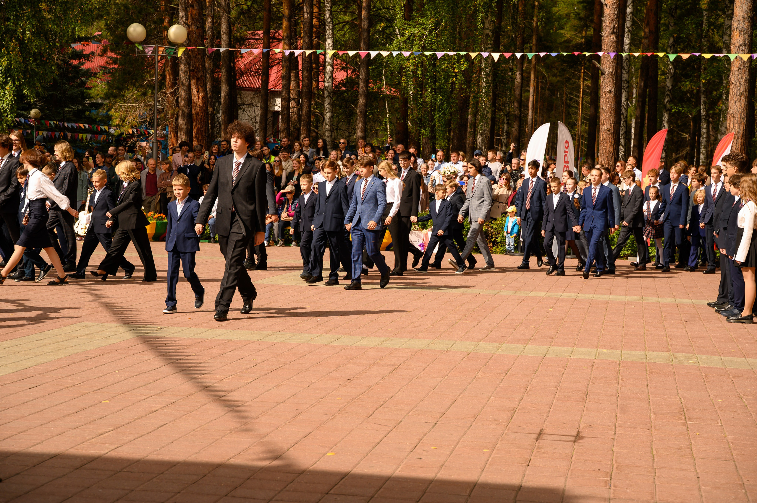 1 сентября линейка ФМШ. Фотограф новорожденных, семейный детский в Тюмени Татьяна Морозова