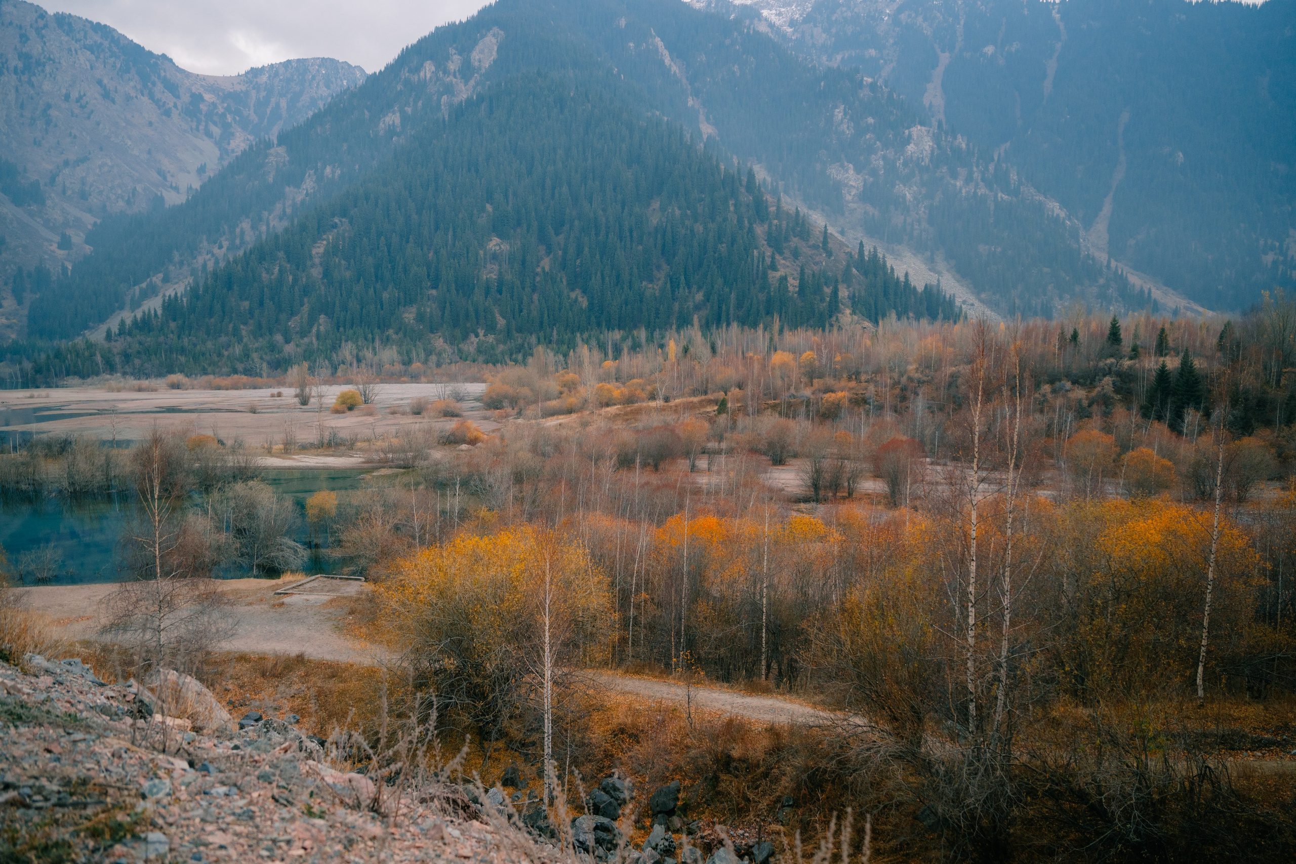 Озеро Иссык, осень 2025. Фотограф в Алматы — Алексей Коньков | Репортаж, свадьбы, портреты