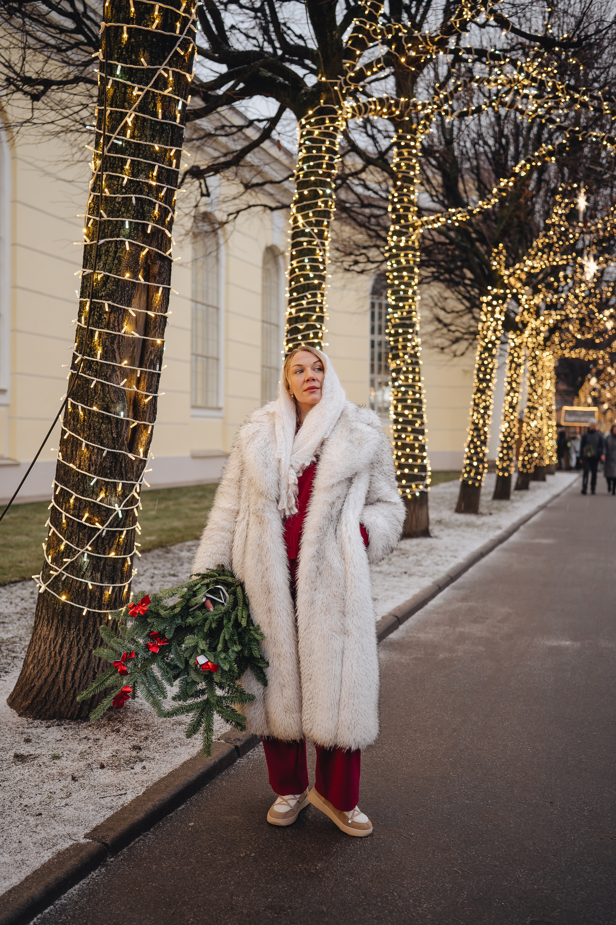 ПРОГУЛКА НА МАНЕЖНОЙ ПЛОЩАДИ ДЛЯ ДЕВУШКИ ПЕРЕД НОВЫМ ГОДОМ (НОВОГОДНЯЯ ФОТОСЕССИИЯ НА МАНЕЖНОЙ ПЛОЩАДИ). Профессиональный фотограф, Санкт-Петербург — Виктория Богомолова