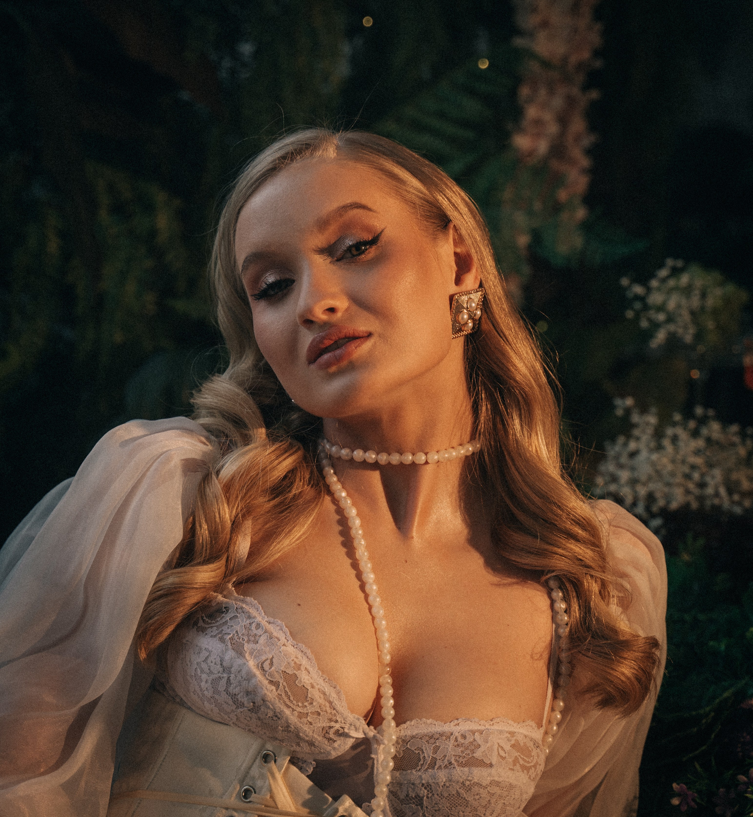 Невеста на пикнике в замке